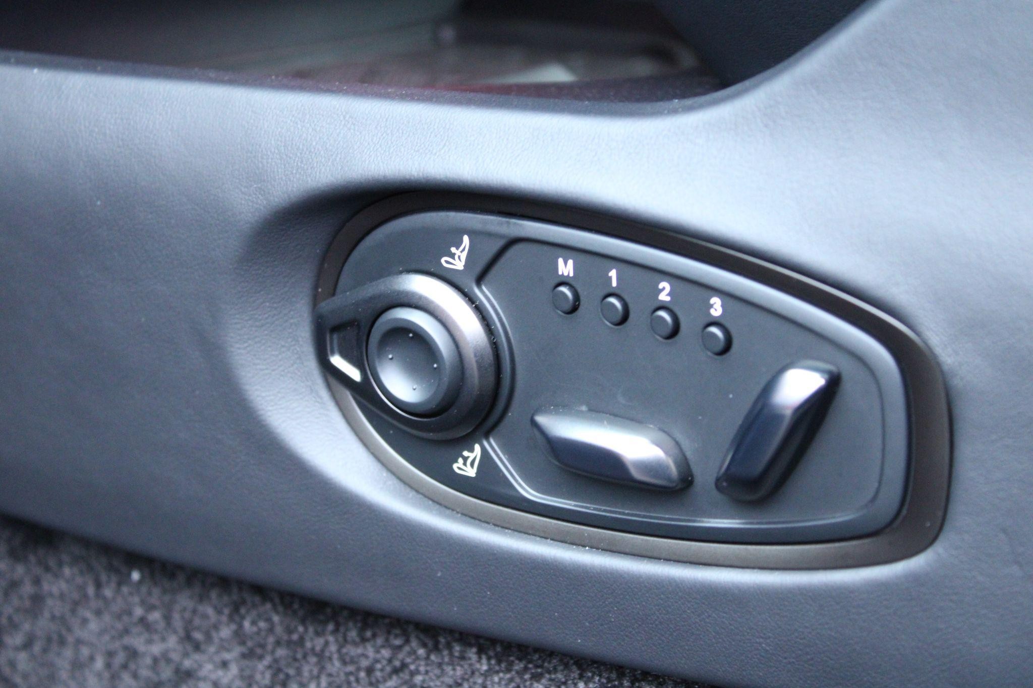 Aston Martin DB12 Image 22