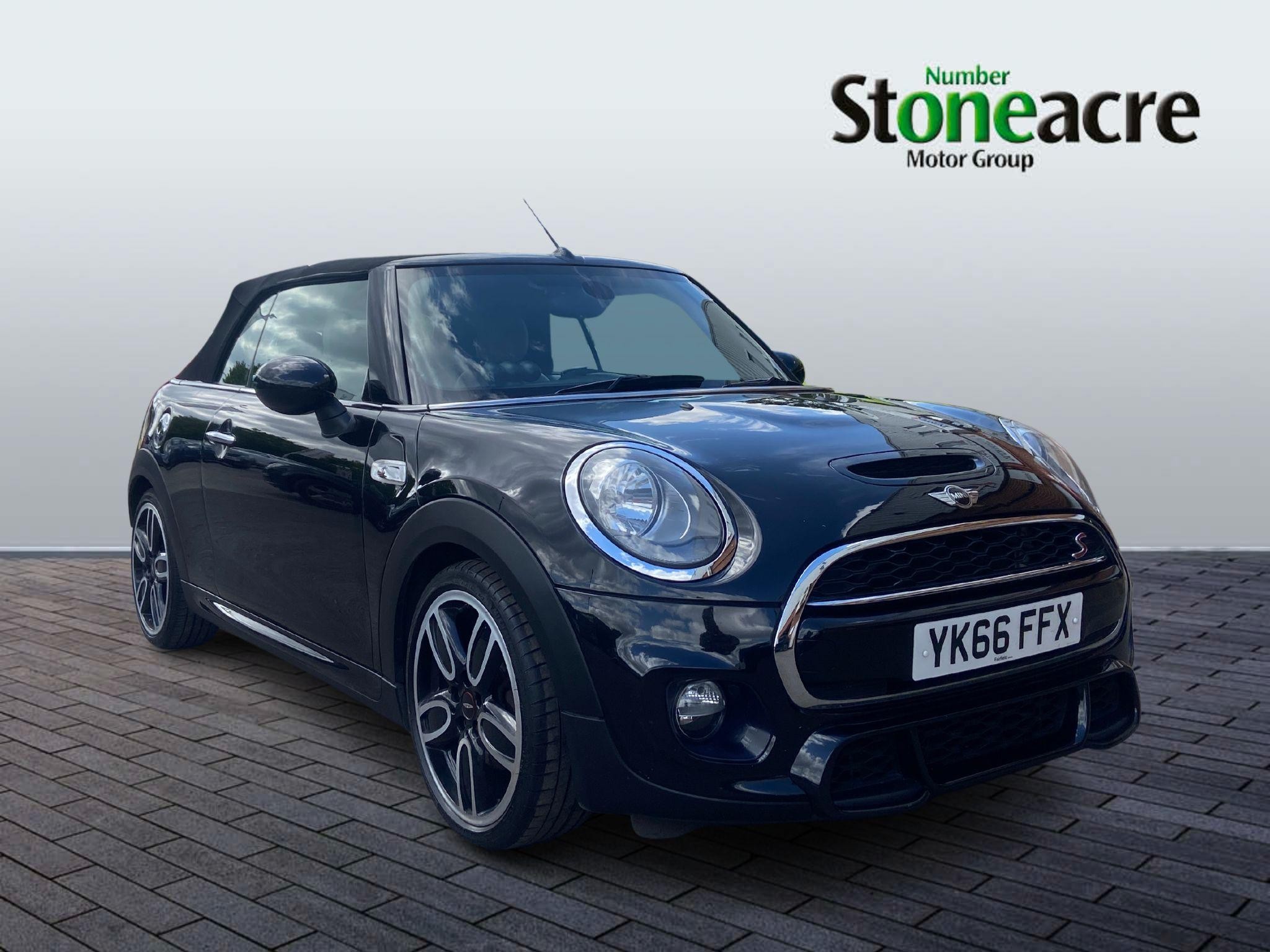MINI Convertible Image 1