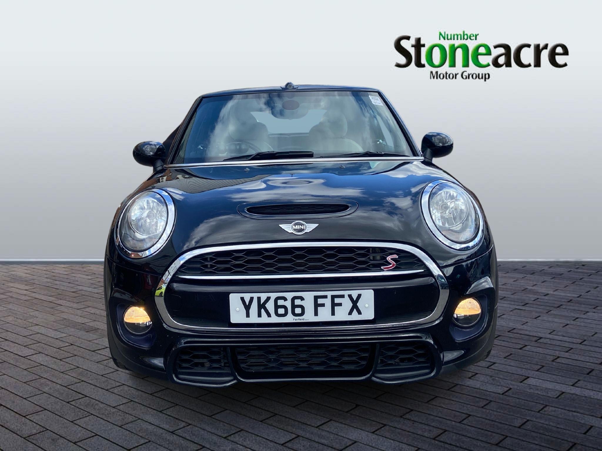 MINI Convertible Image 2
