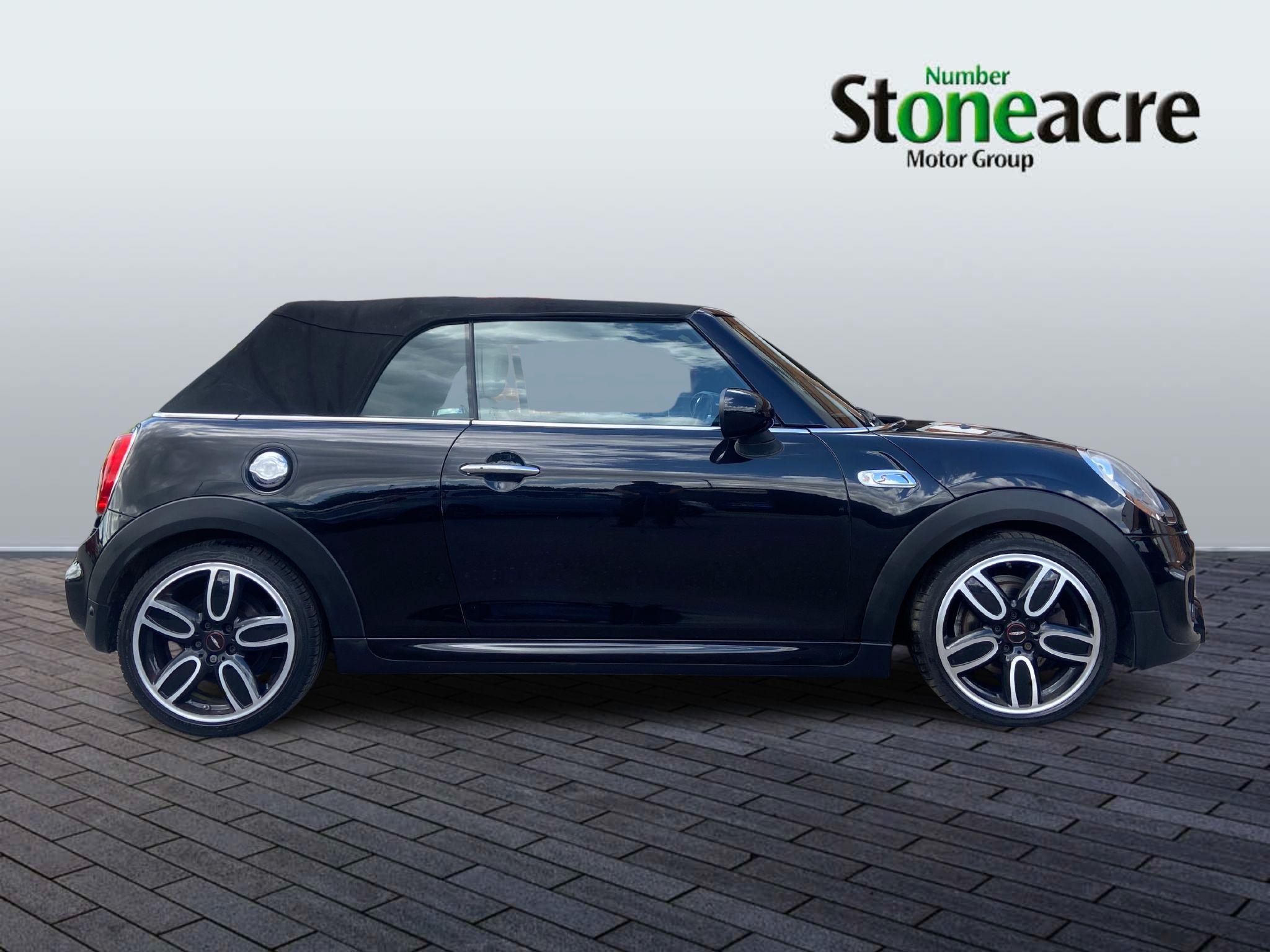 MINI Convertible Image 3