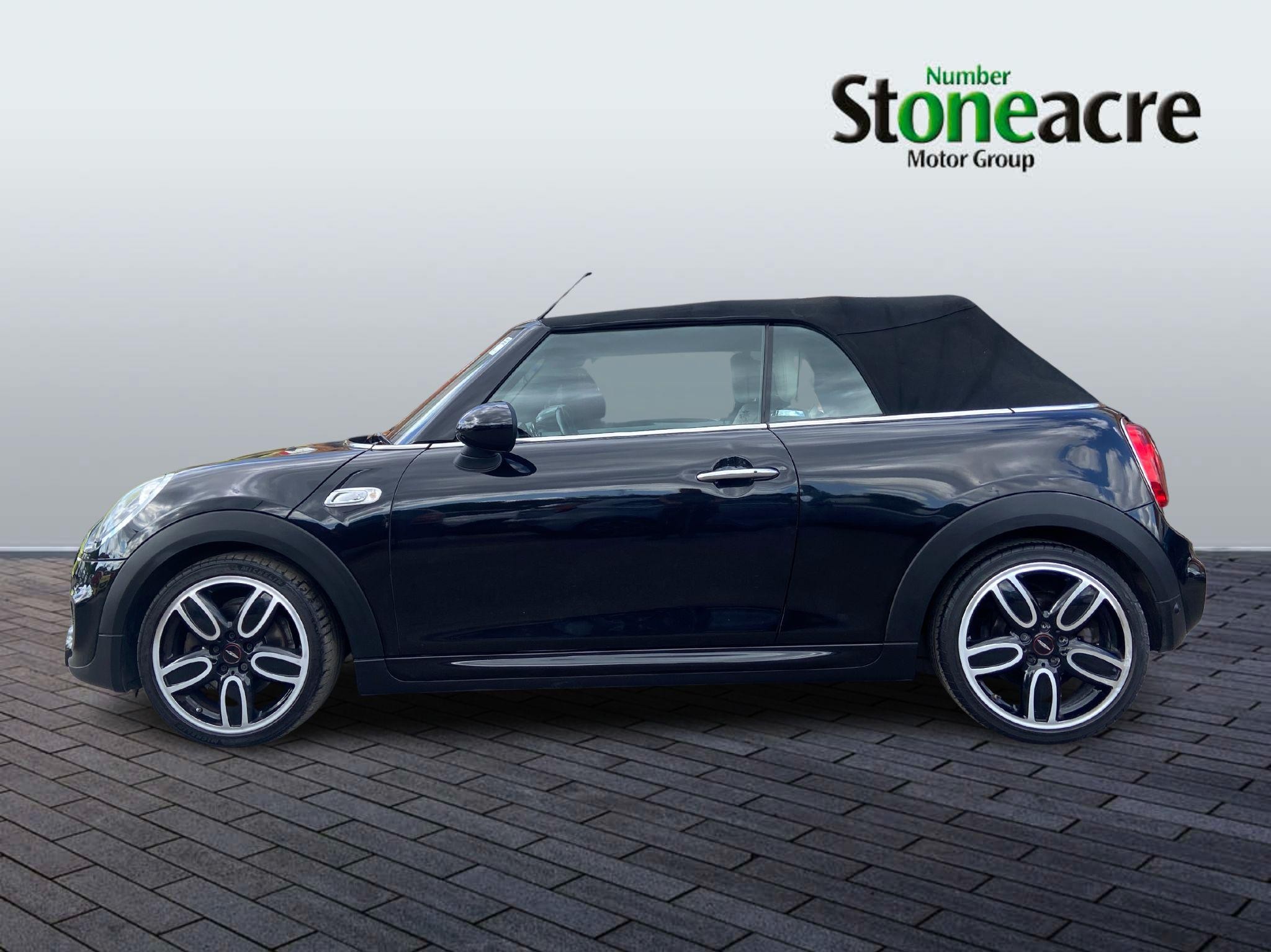MINI Convertible Image 4