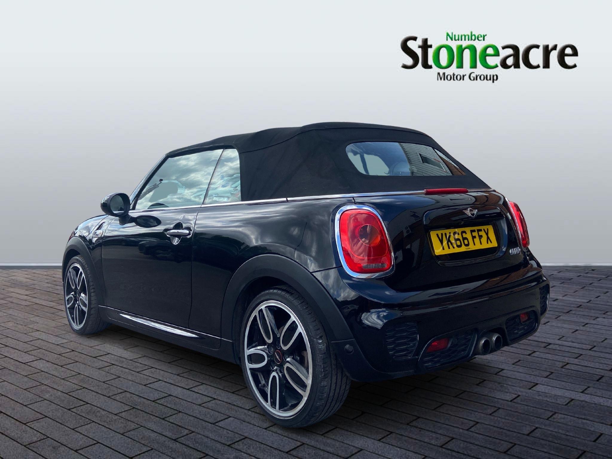 MINI Convertible Image 7