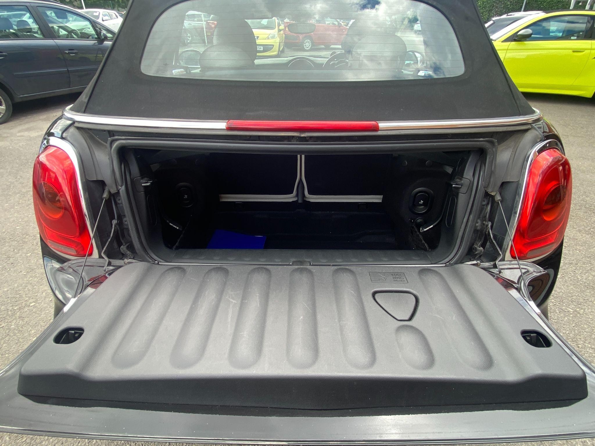 MINI Convertible Image 10