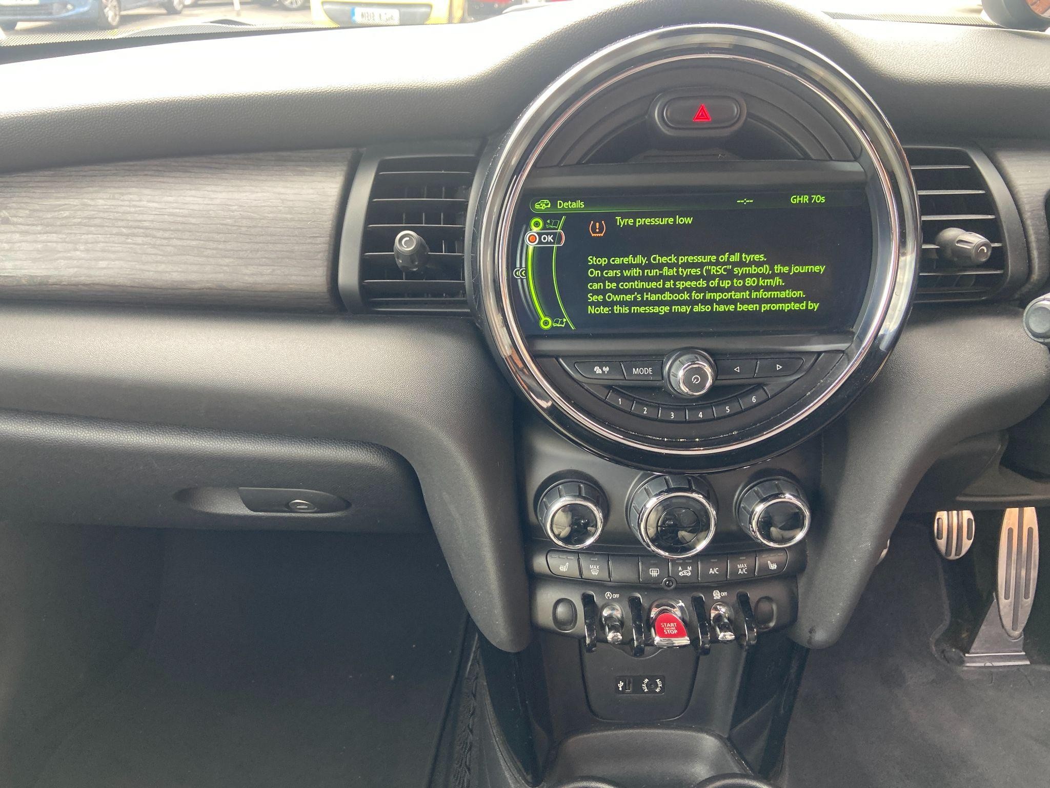 MINI Convertible Image 14