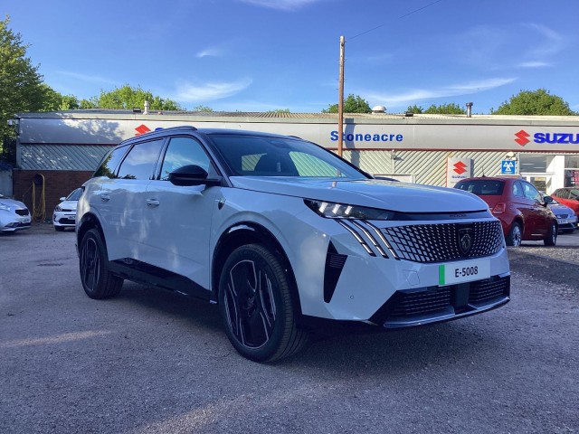 Peugeot E-5008 73kWh GT Auto 5dr null Image 1