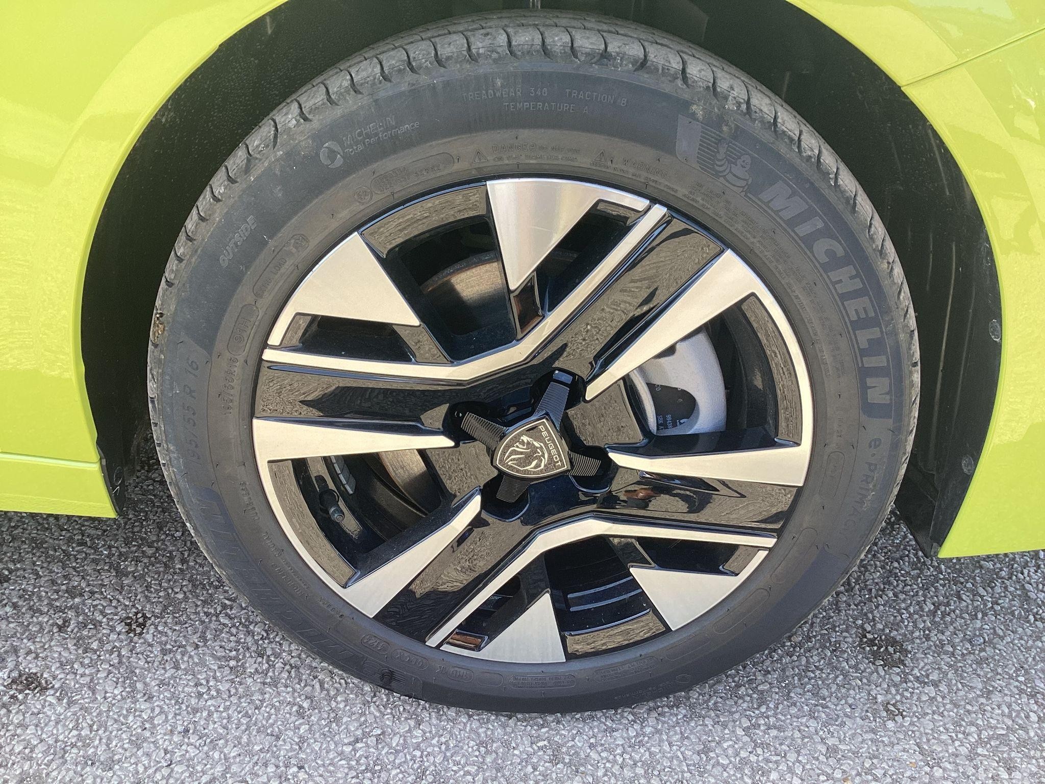 Peugeot 208 Image 9