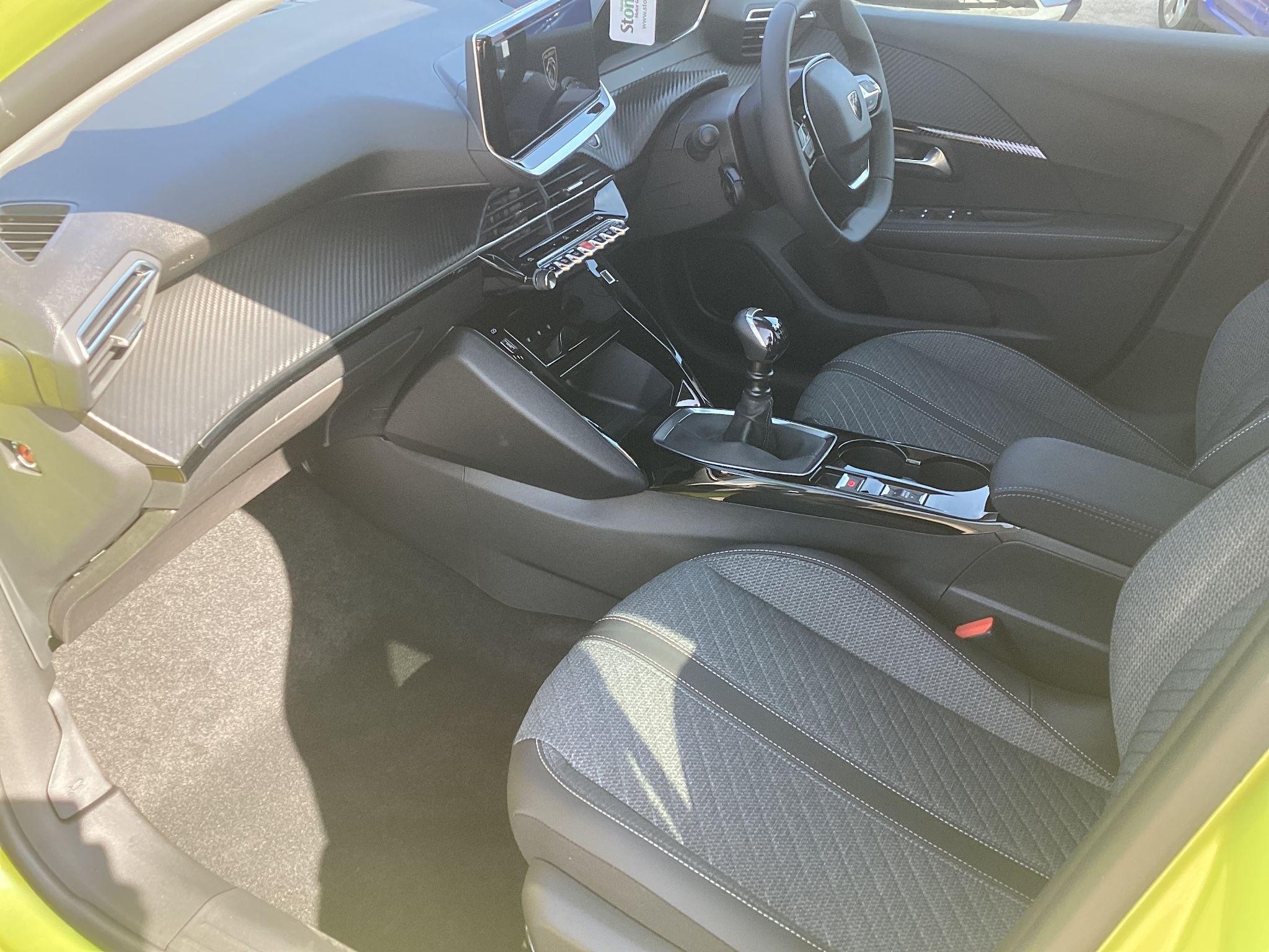 Peugeot 208 Image 14