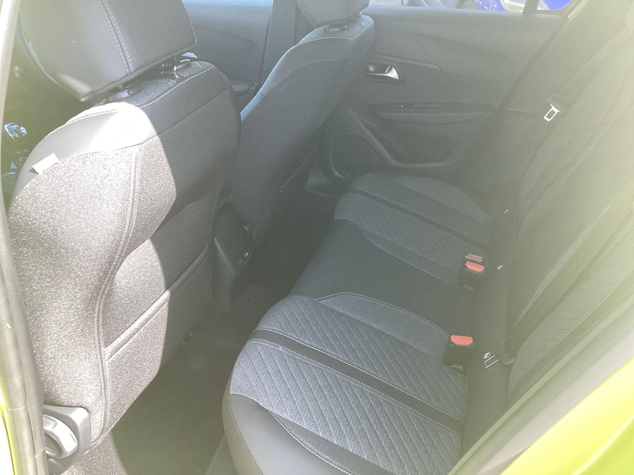 Peugeot 208 Image 15