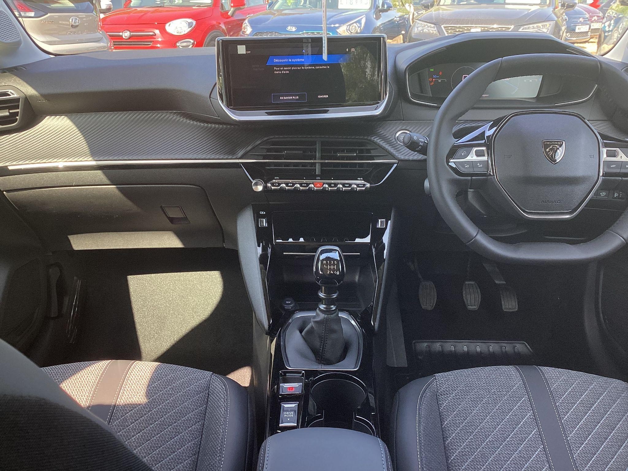 Peugeot 208 Image 16