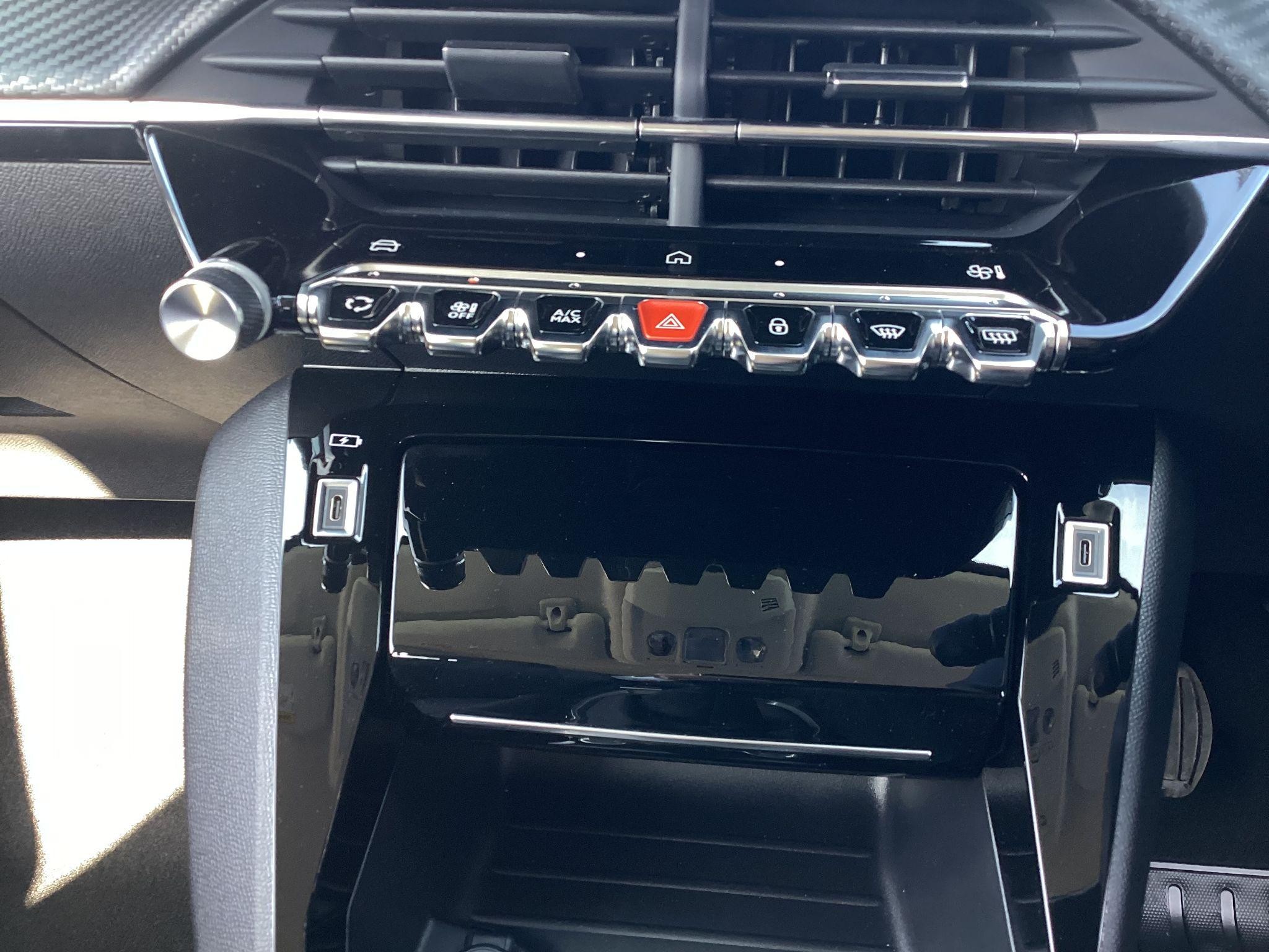 Peugeot 208 Image 20