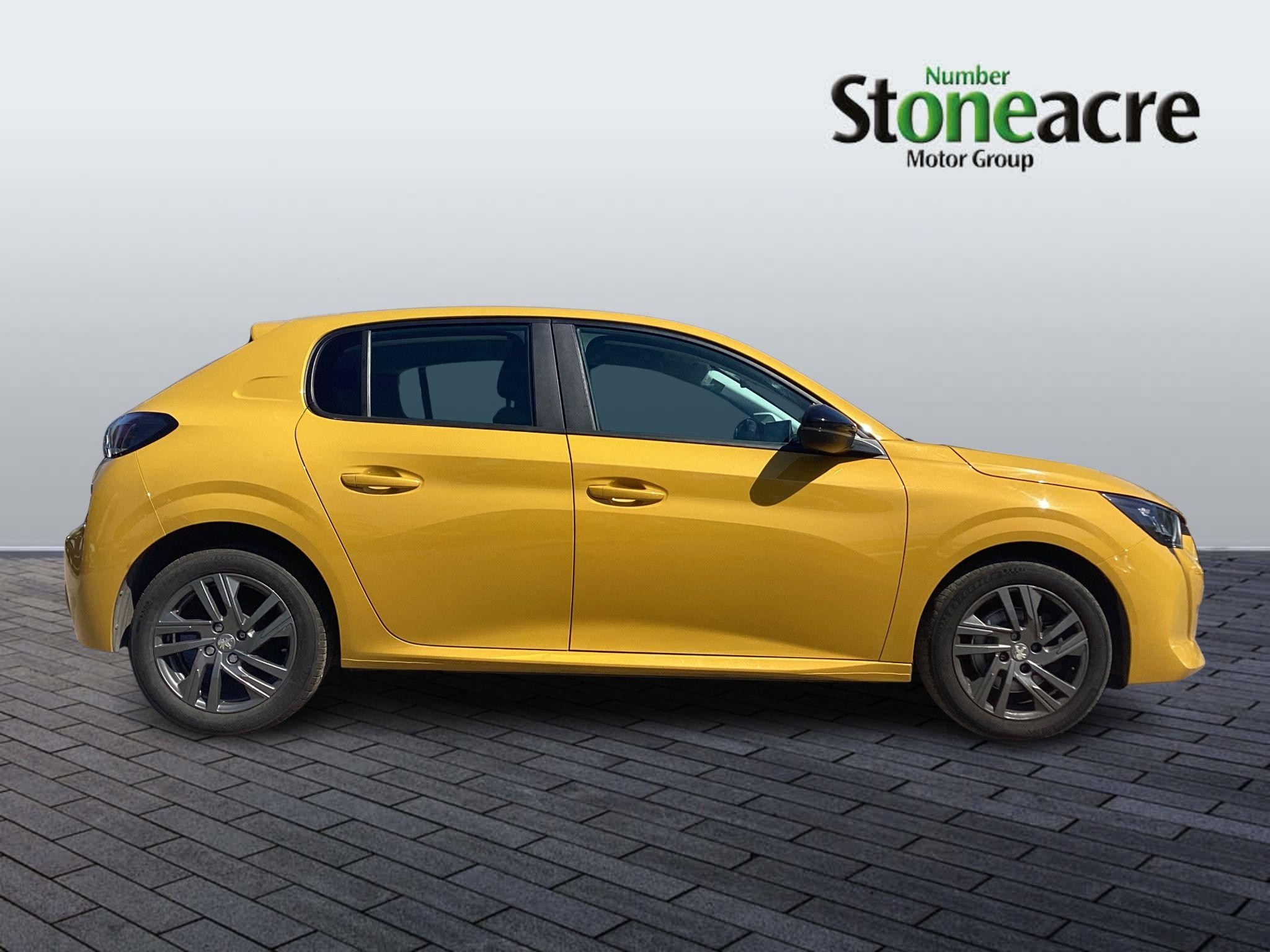 Peugeot 208 Image 8