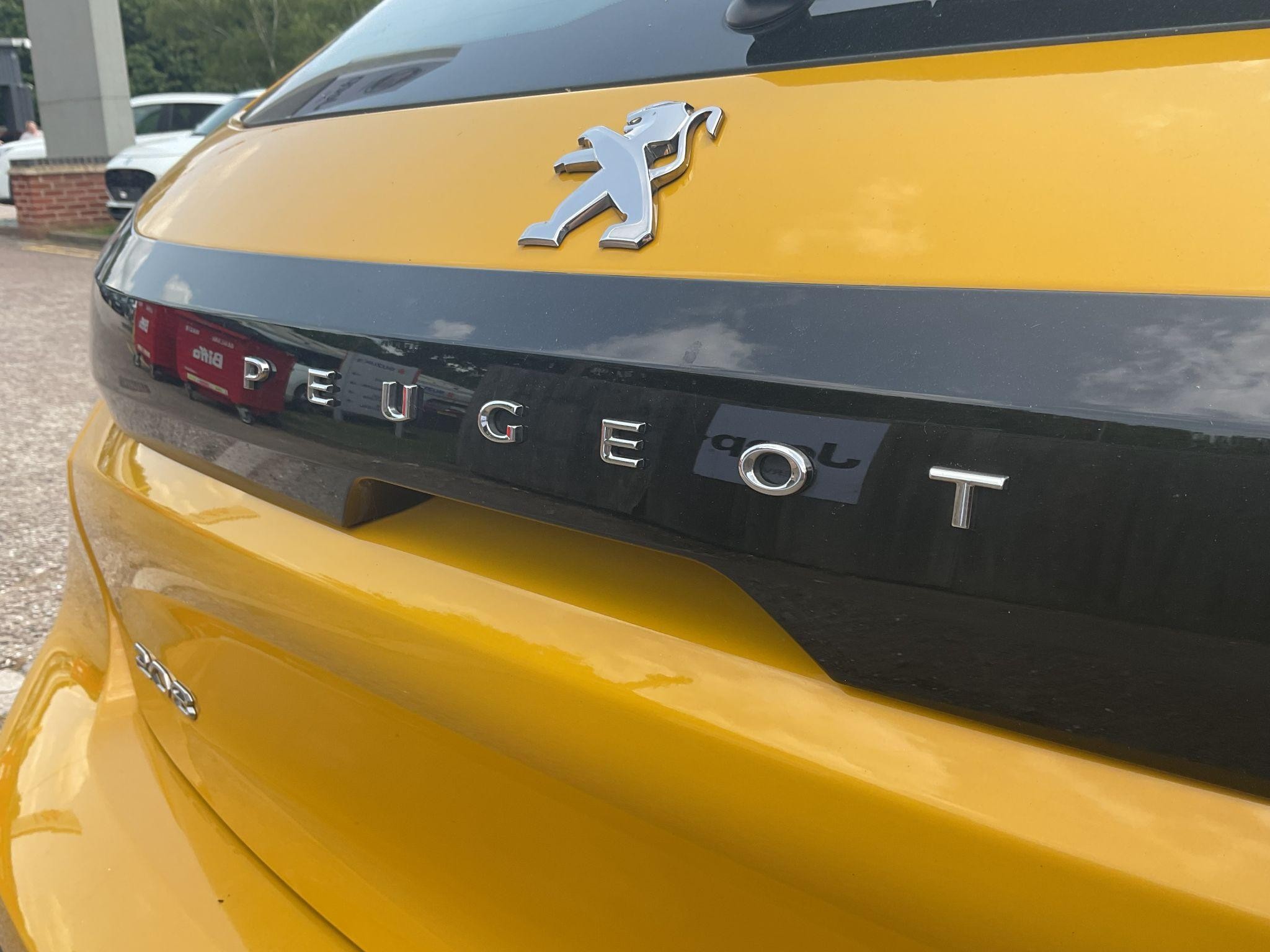 Peugeot 208 Image 10
