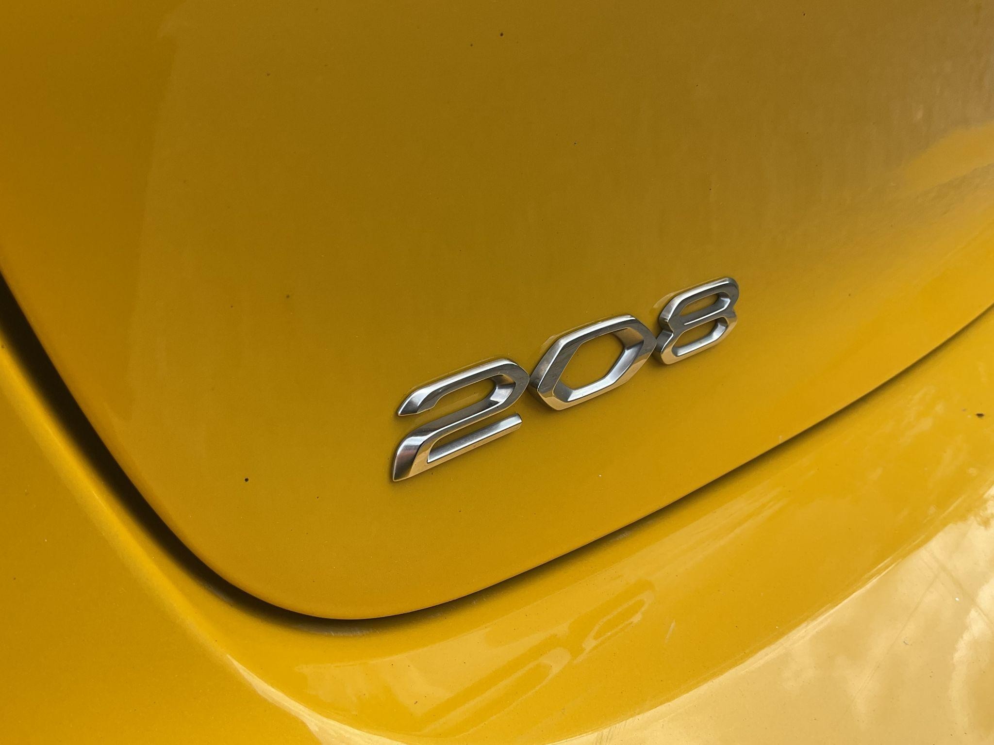 Peugeot 208 Image 11
