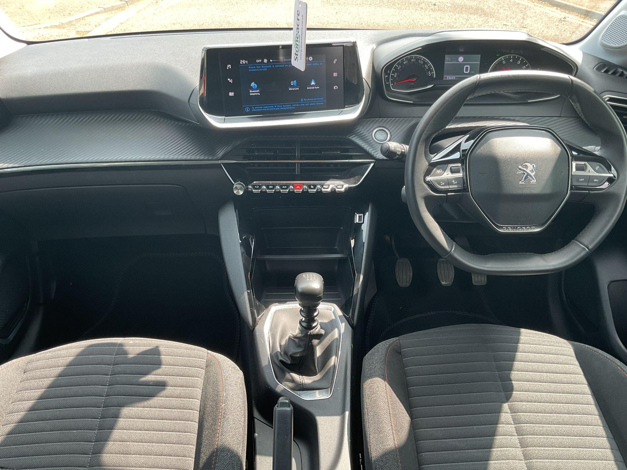 Peugeot 208 Image 12