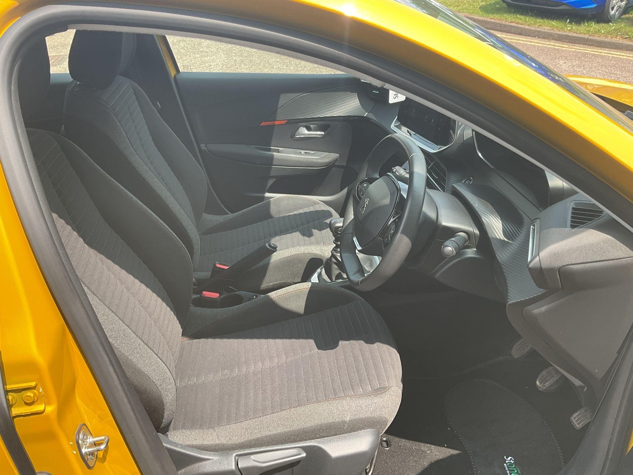 Peugeot 208 Image 13