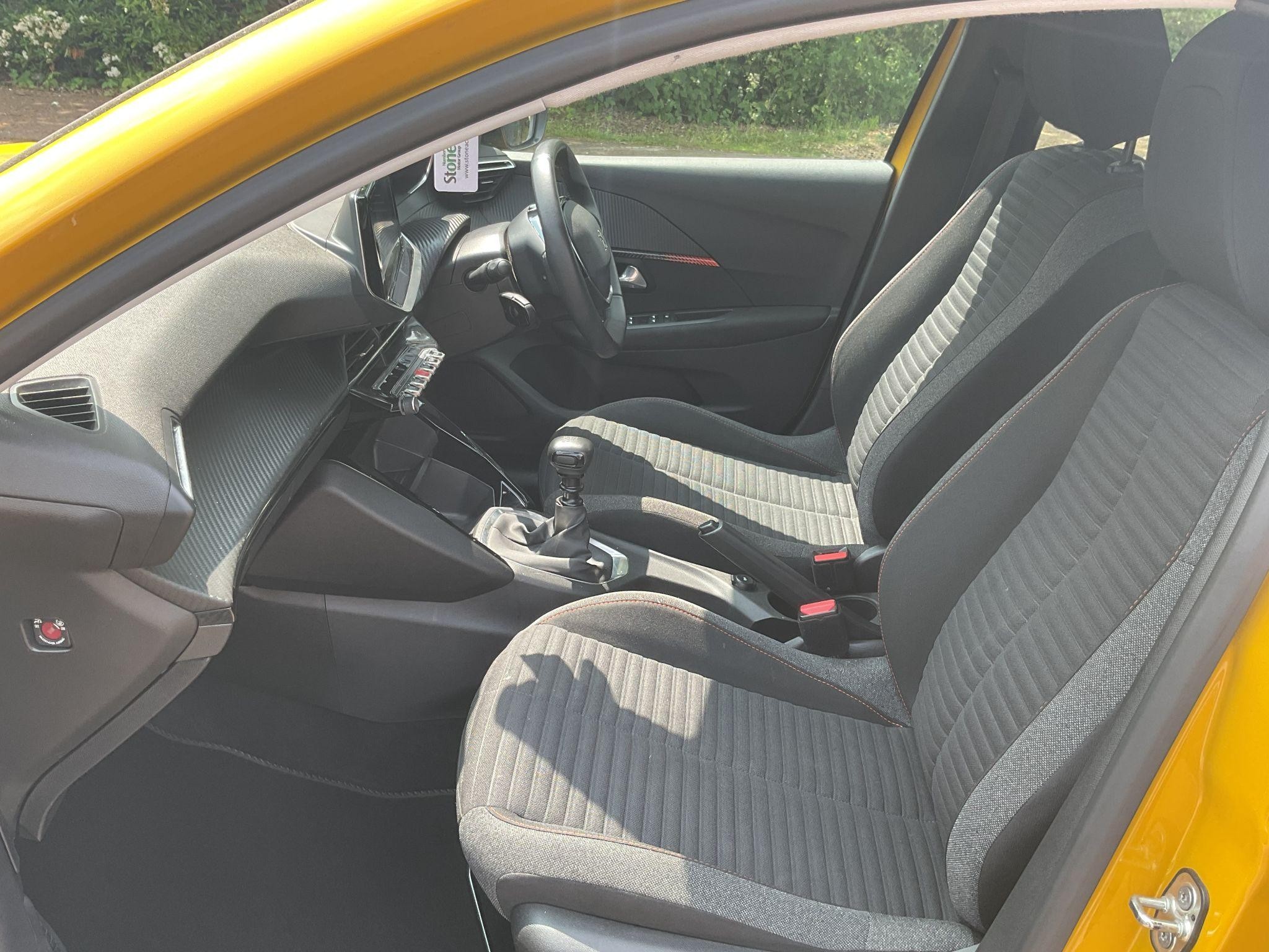 Peugeot 208 Image 14