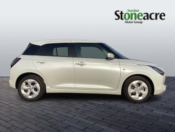 Suzuki Swift 1.2 MHEV Motion Euro 6 (s/s) 5dr AK25CNE Image 2
