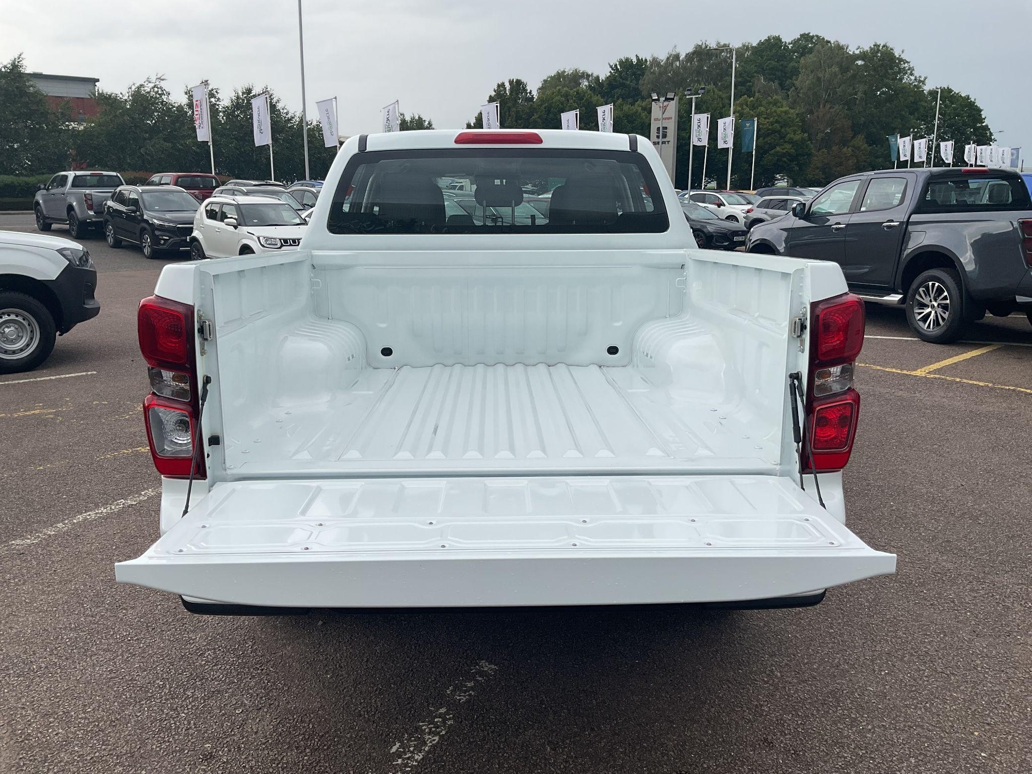Isuzu D-Max DL20 Image 10