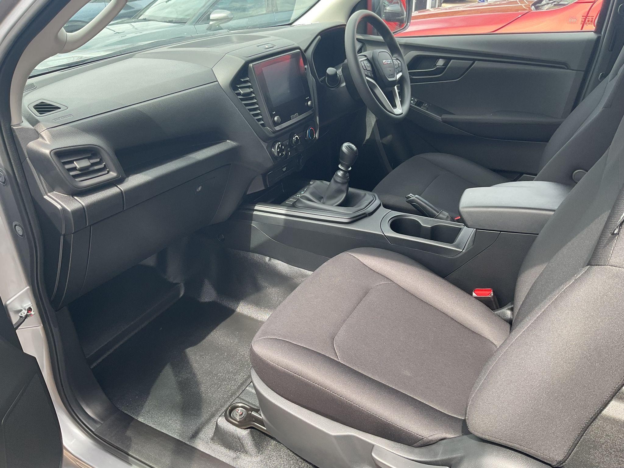 Isuzu D-Max Utility Image 8