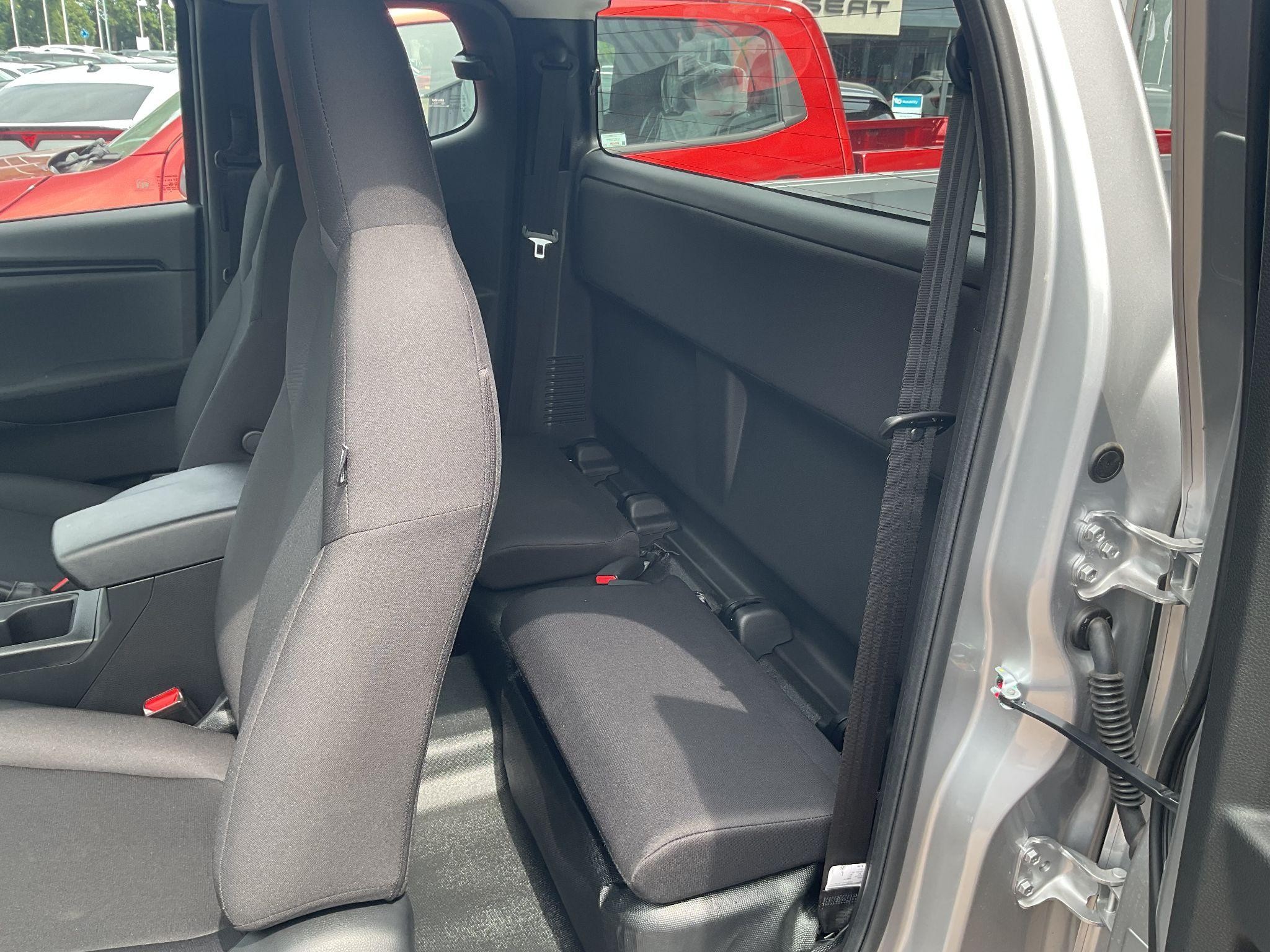 Isuzu D-Max Utility Image 9