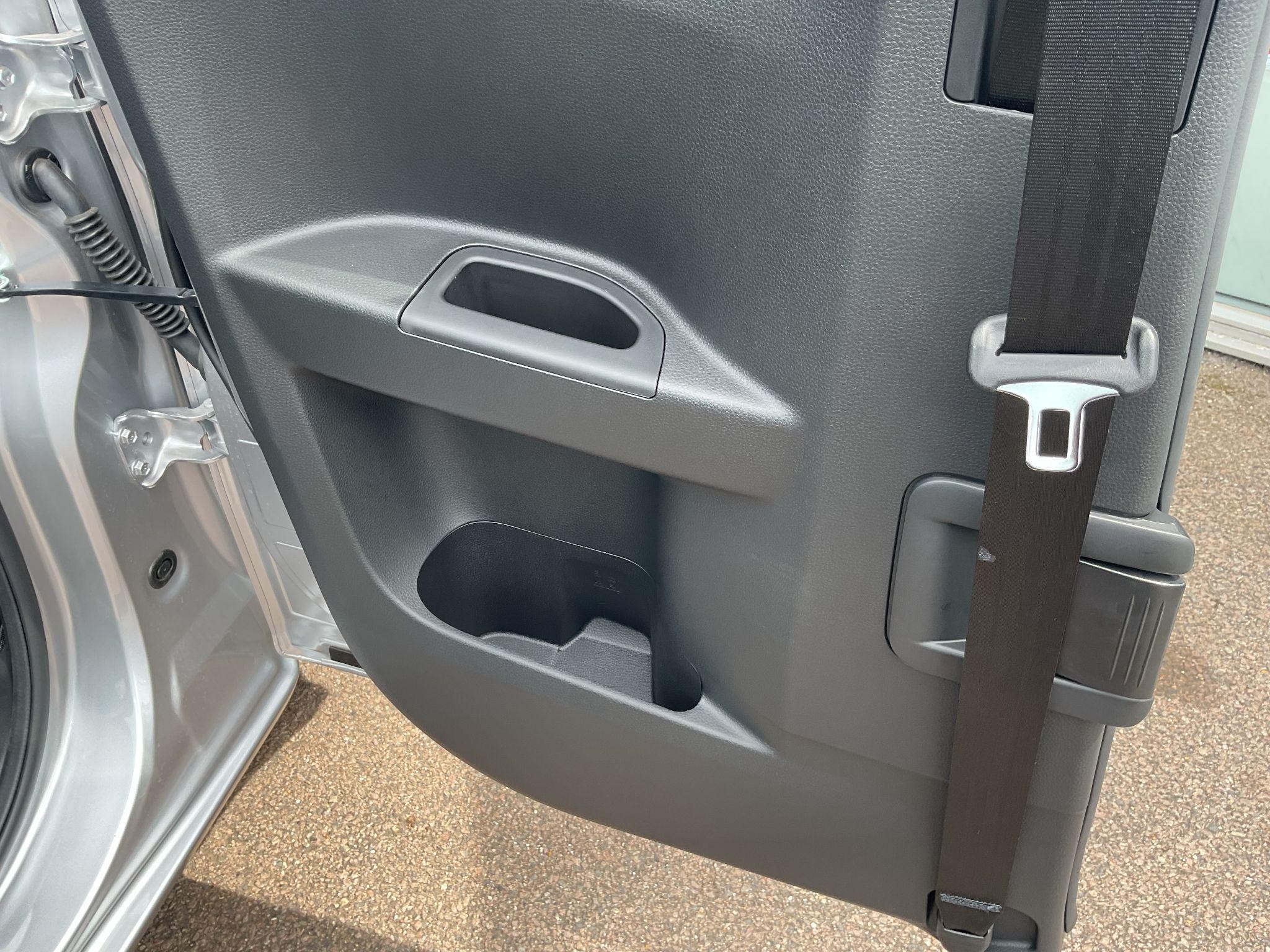 Isuzu D-Max Utility Image 10