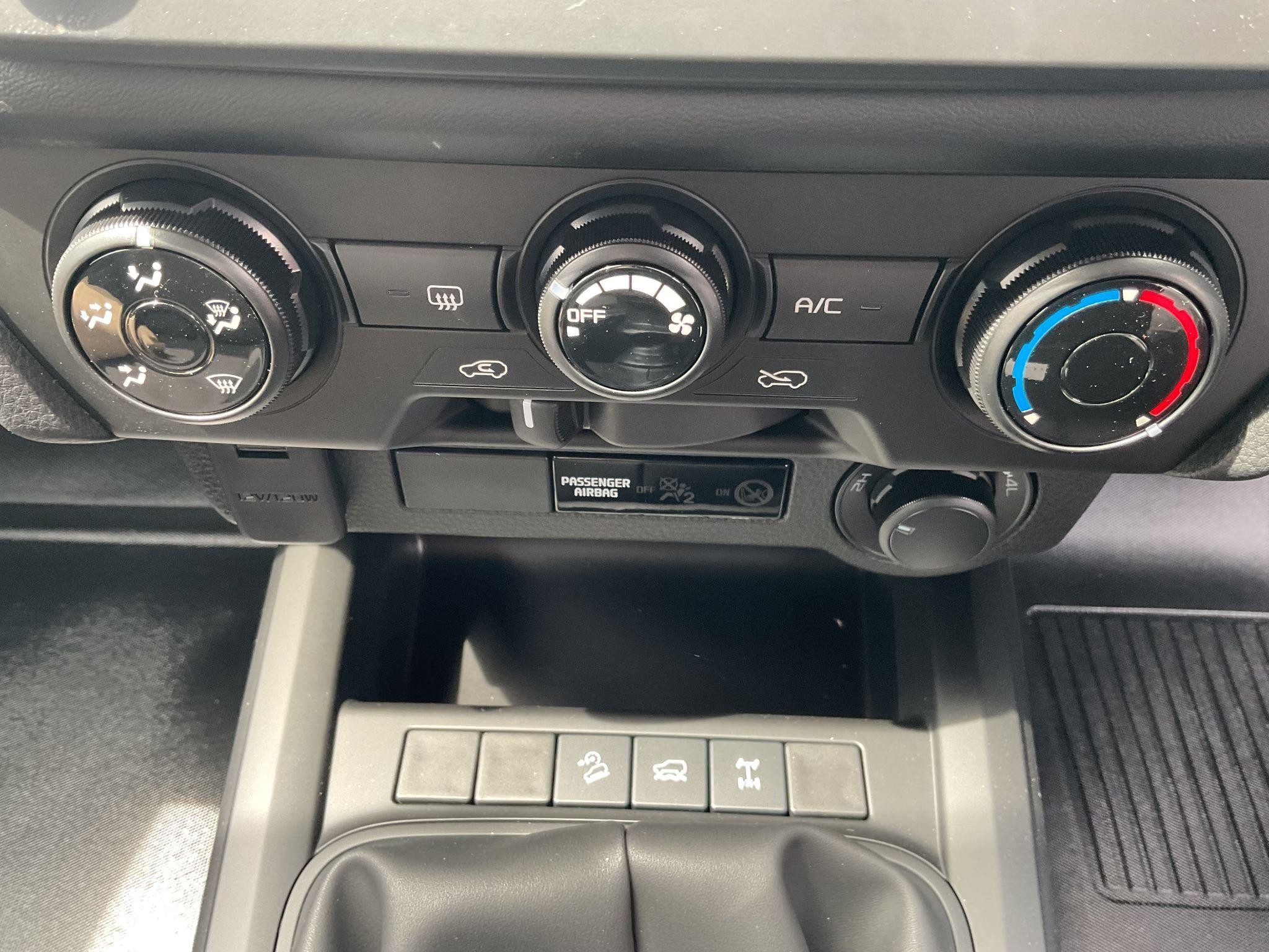 Isuzu D-Max Utility Image 12