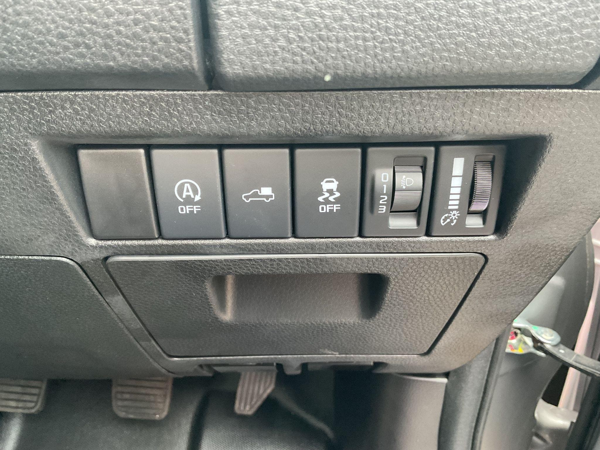 Isuzu D-Max Utility Image 18