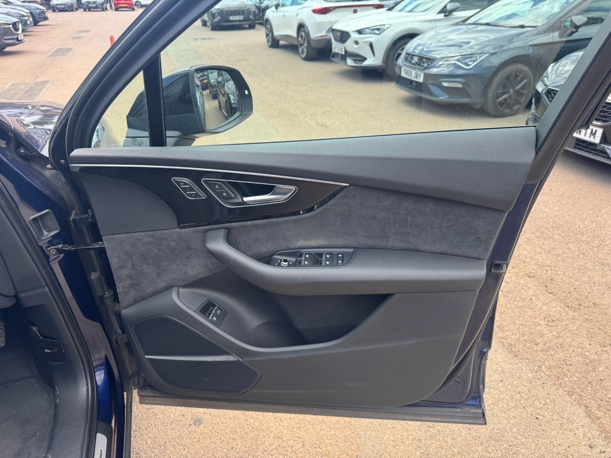 Audi Q7 Image 20