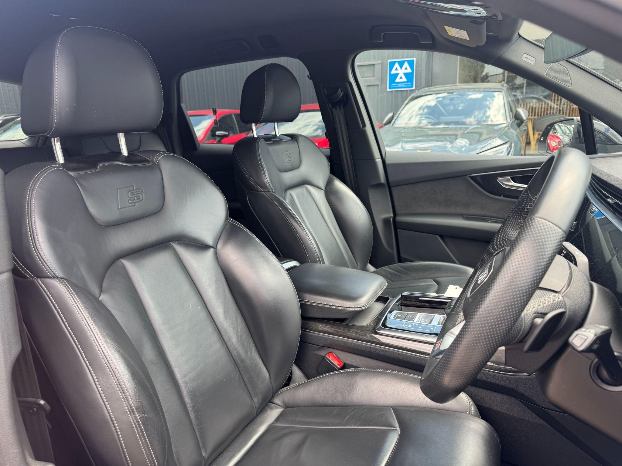 Audi Q7 Image 16