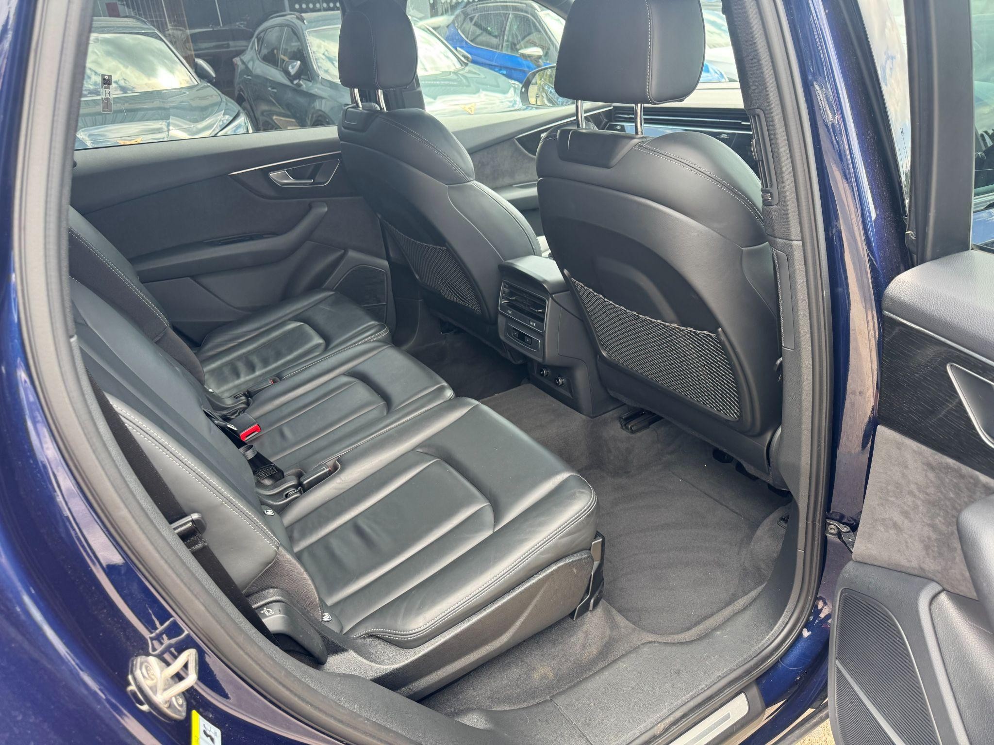 Audi Q7 Image 17