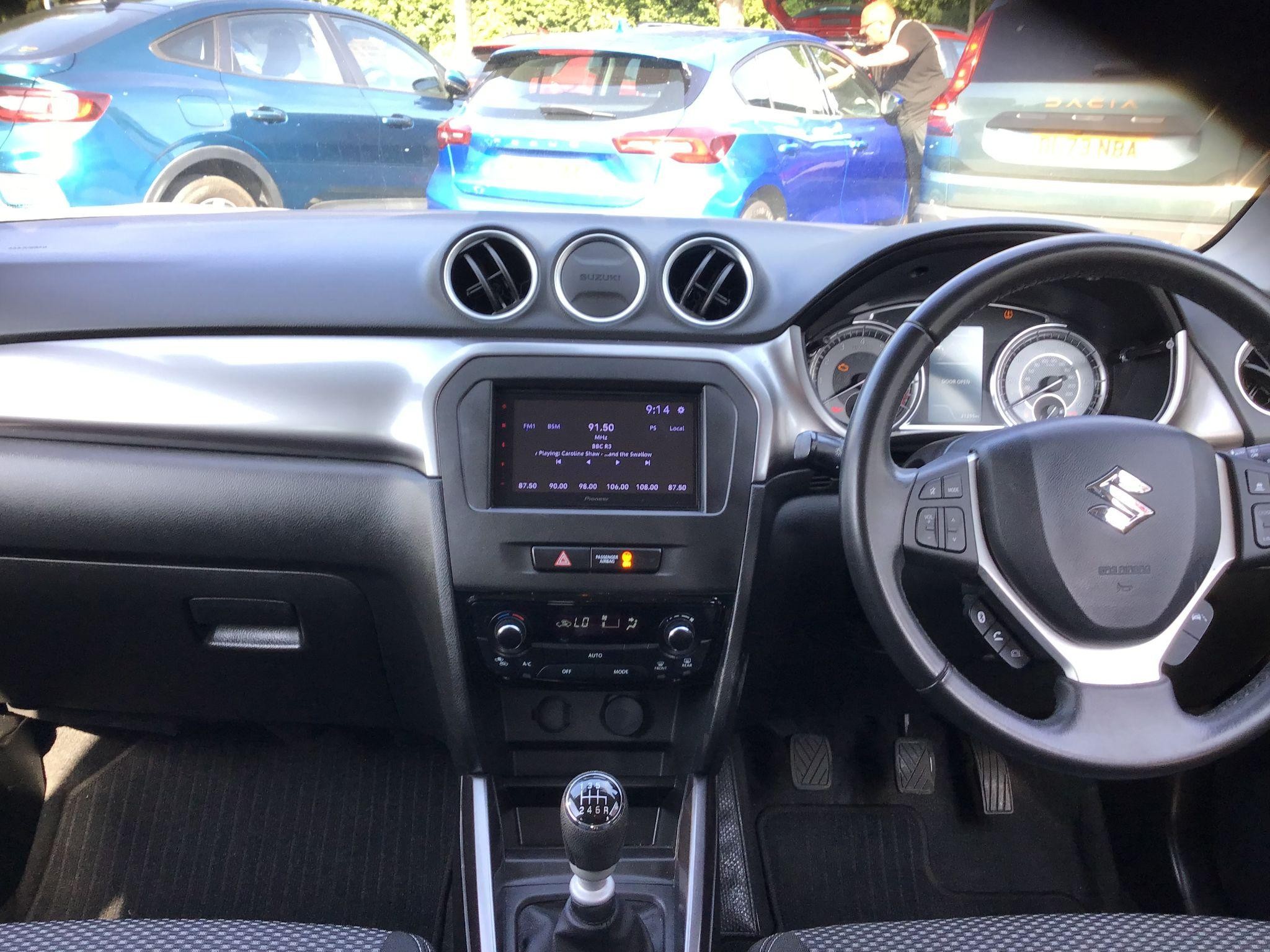Suzuki Vitara Image 14