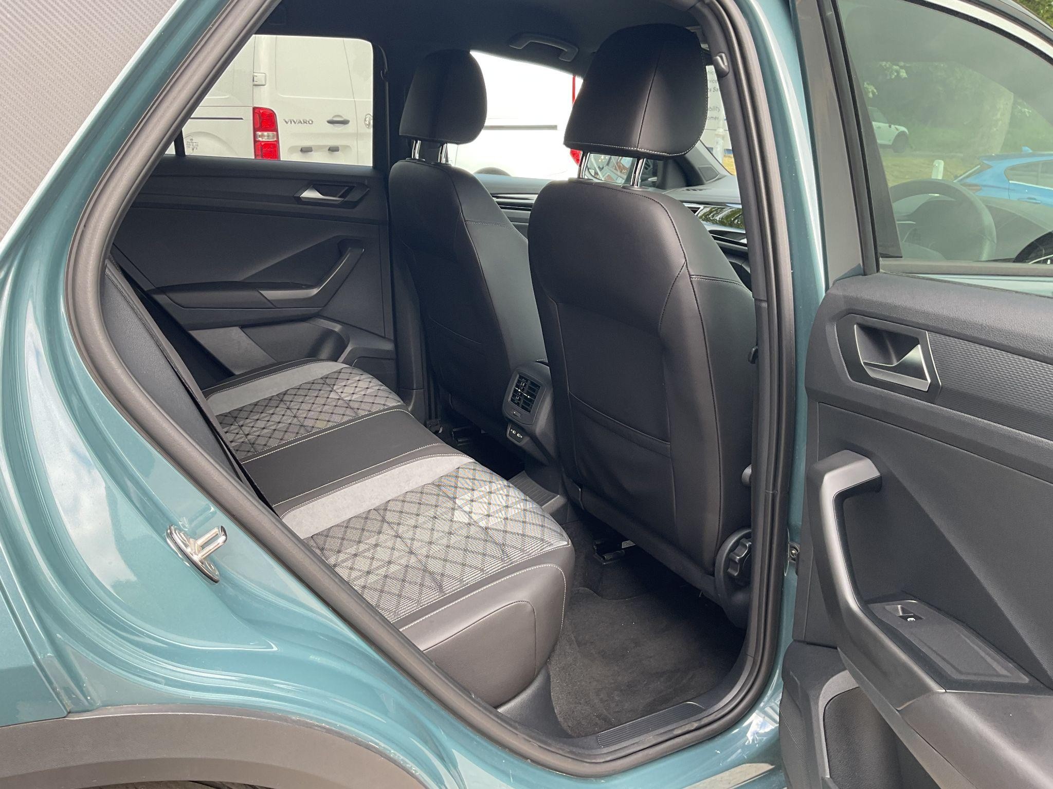 Volkswagen T-Roc Image 17