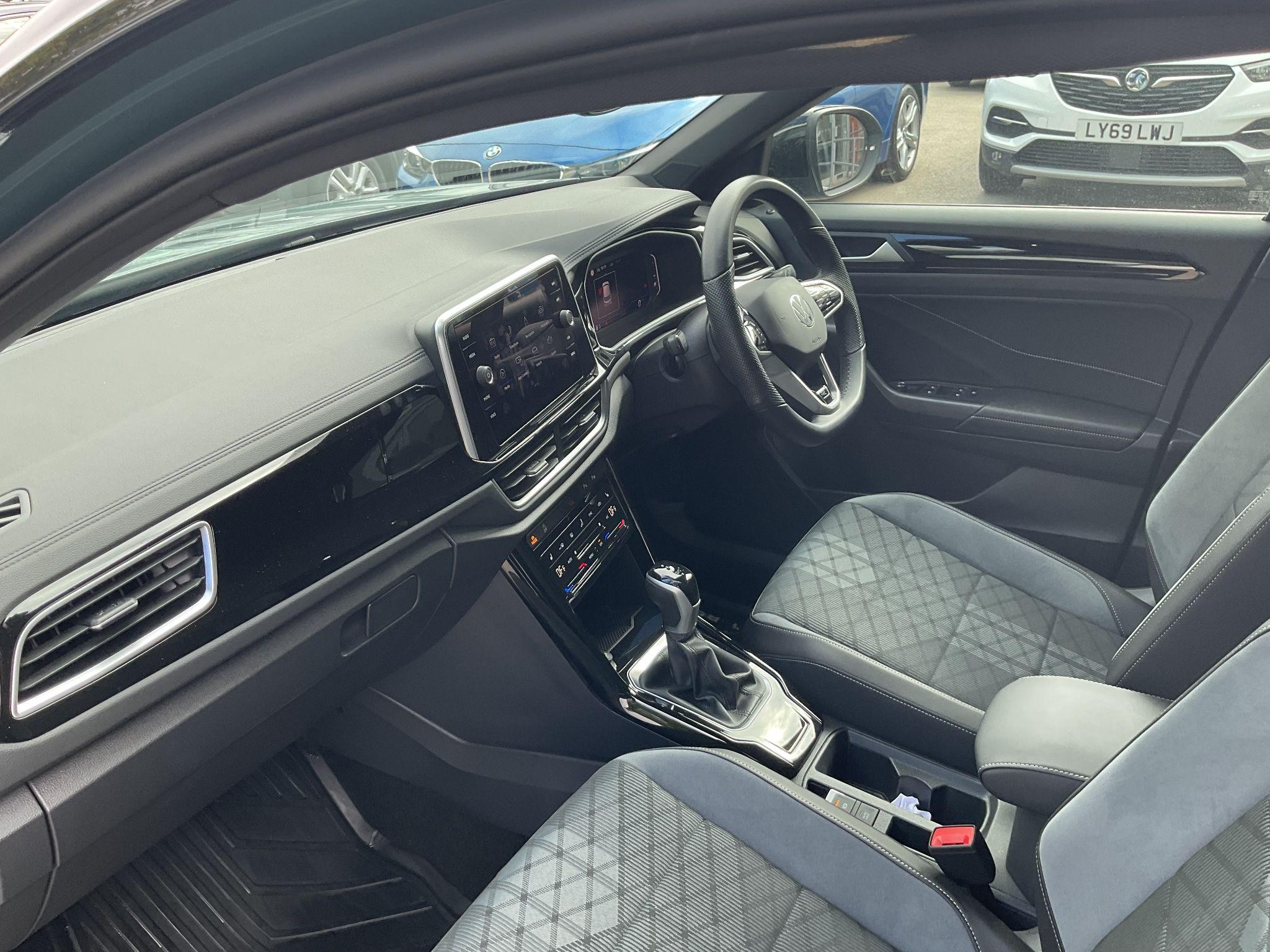 Volkswagen T-Roc Image 21