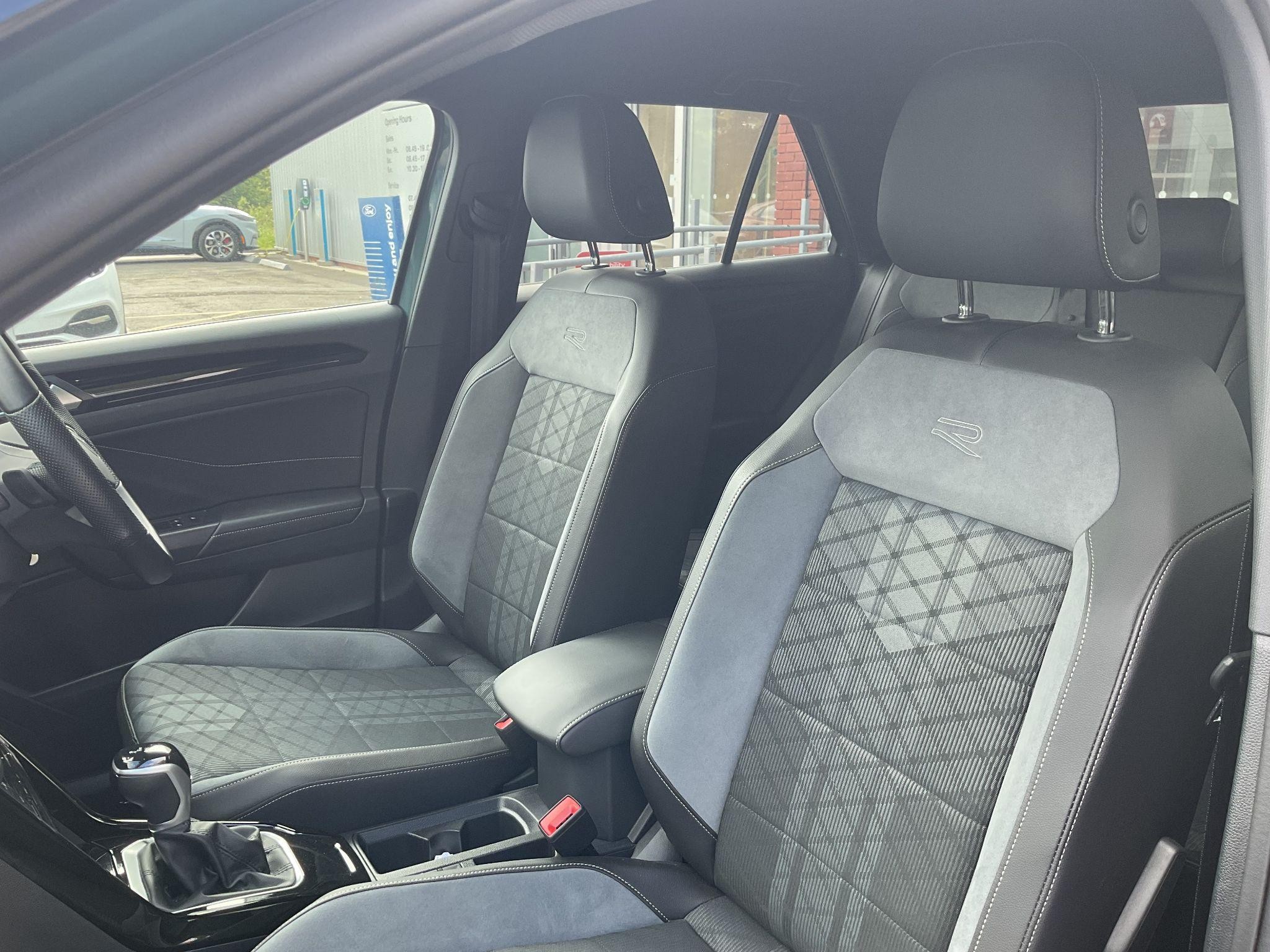 Volkswagen T-Roc Image 22
