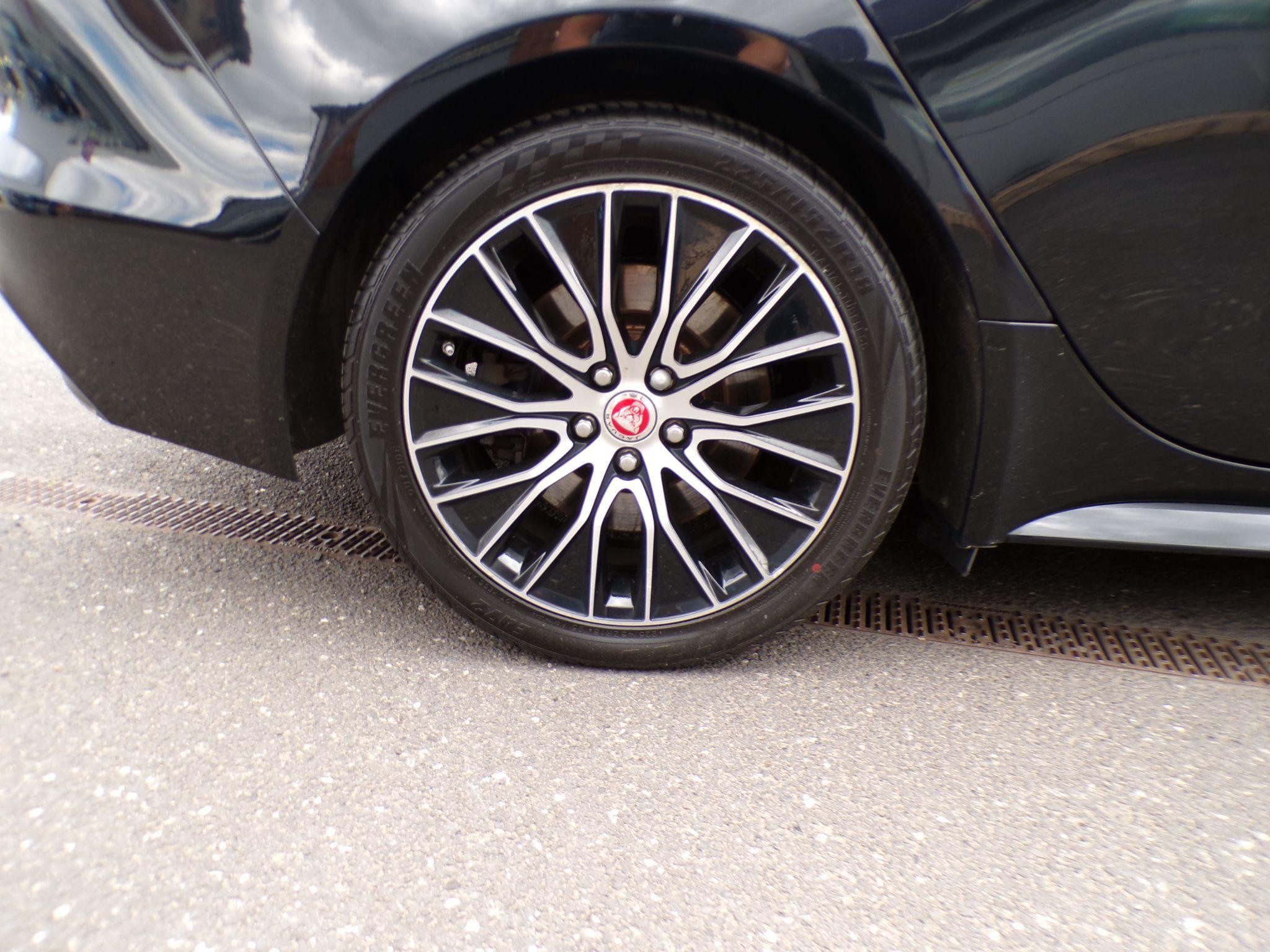 Jaguar XE Image 9