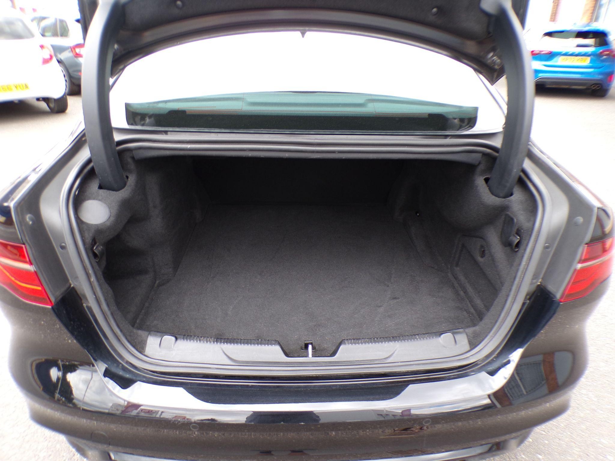 Jaguar XE Image 10