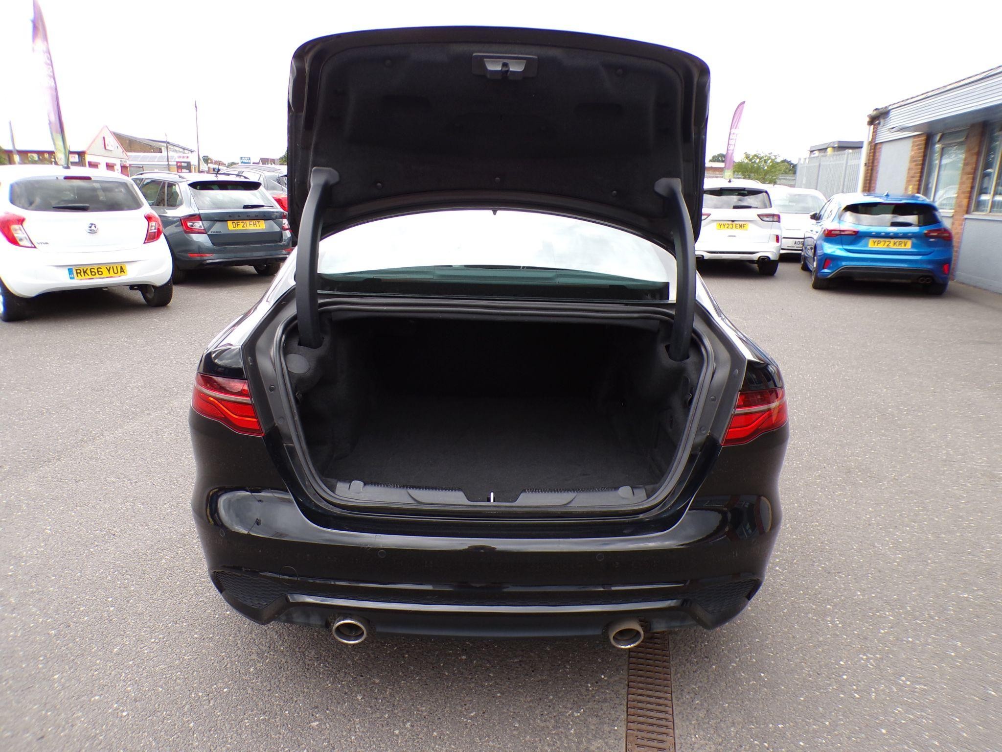 Jaguar XE Image 11