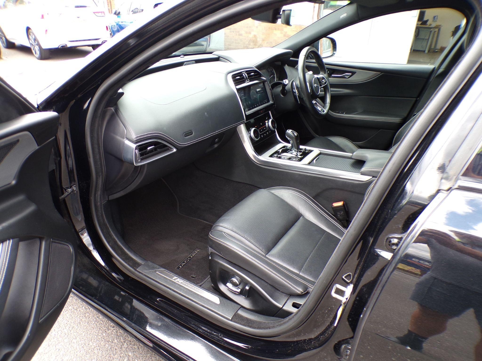 Jaguar XE Image 14