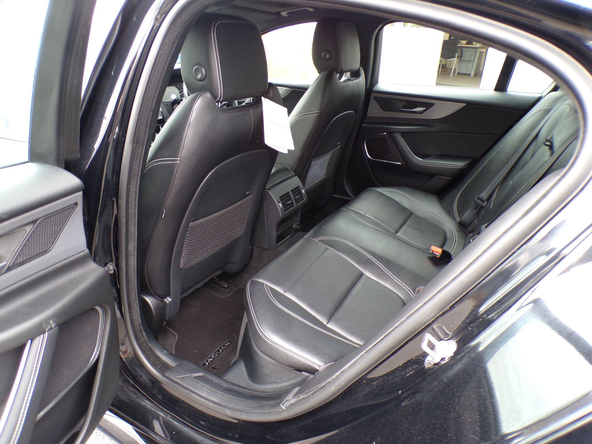 Jaguar XE Image 15