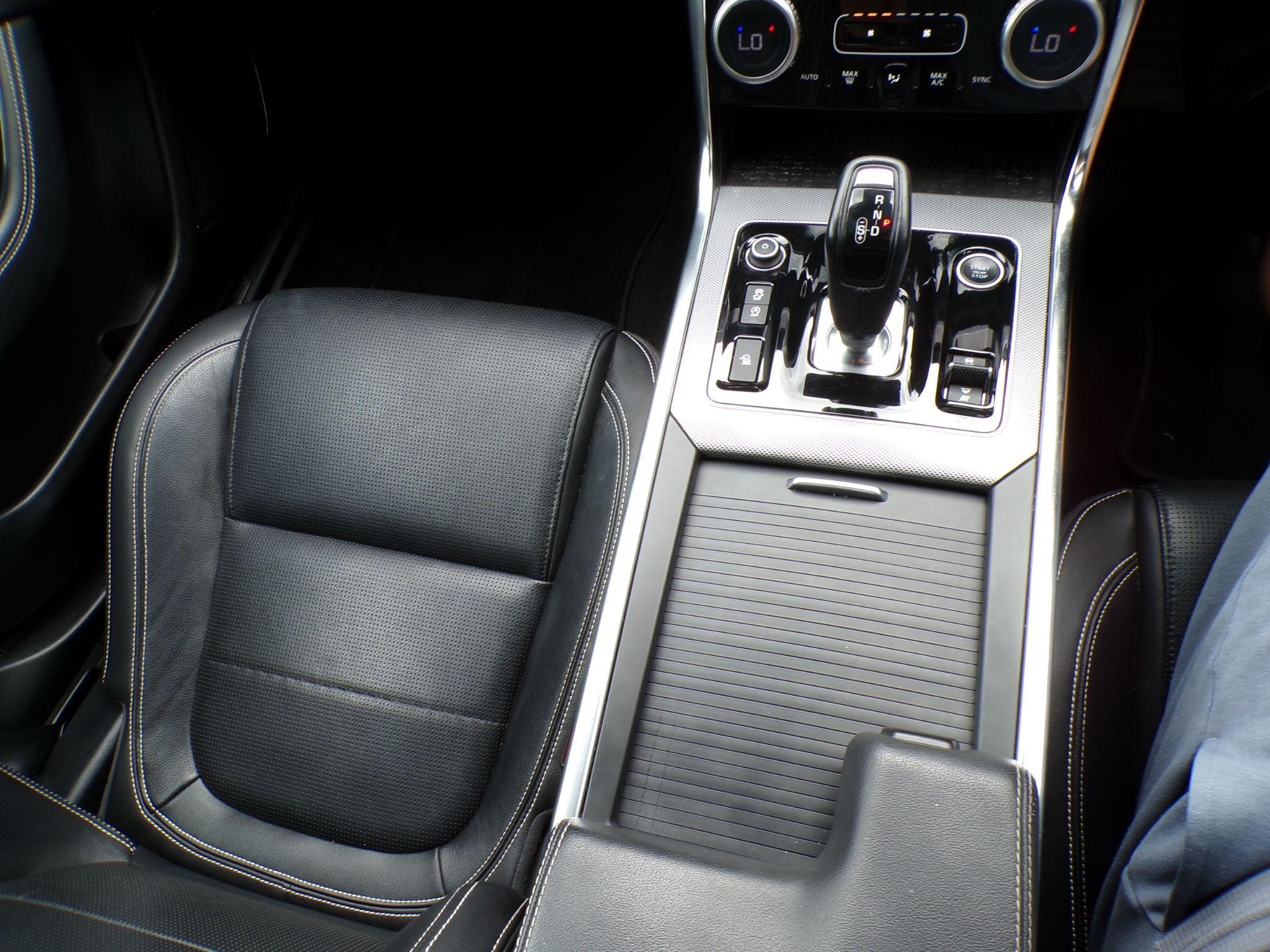 Jaguar XE Image 23