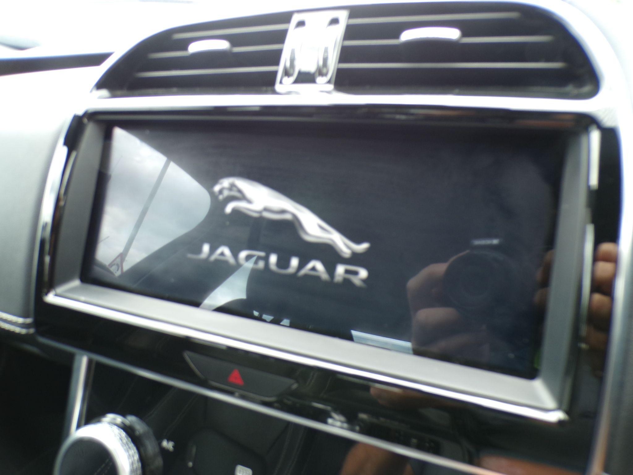 Jaguar XE Image 31