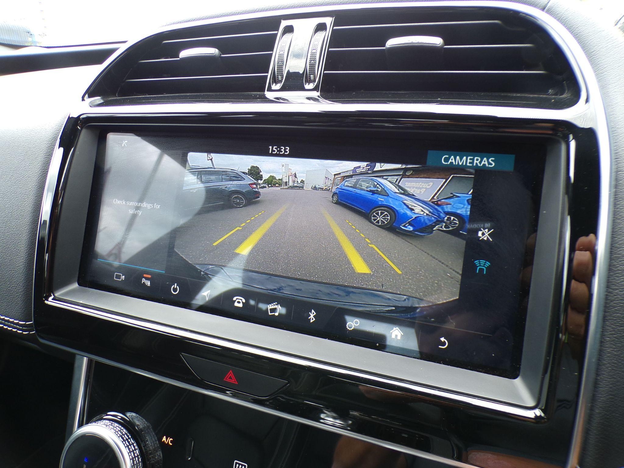 Jaguar XE Image 32