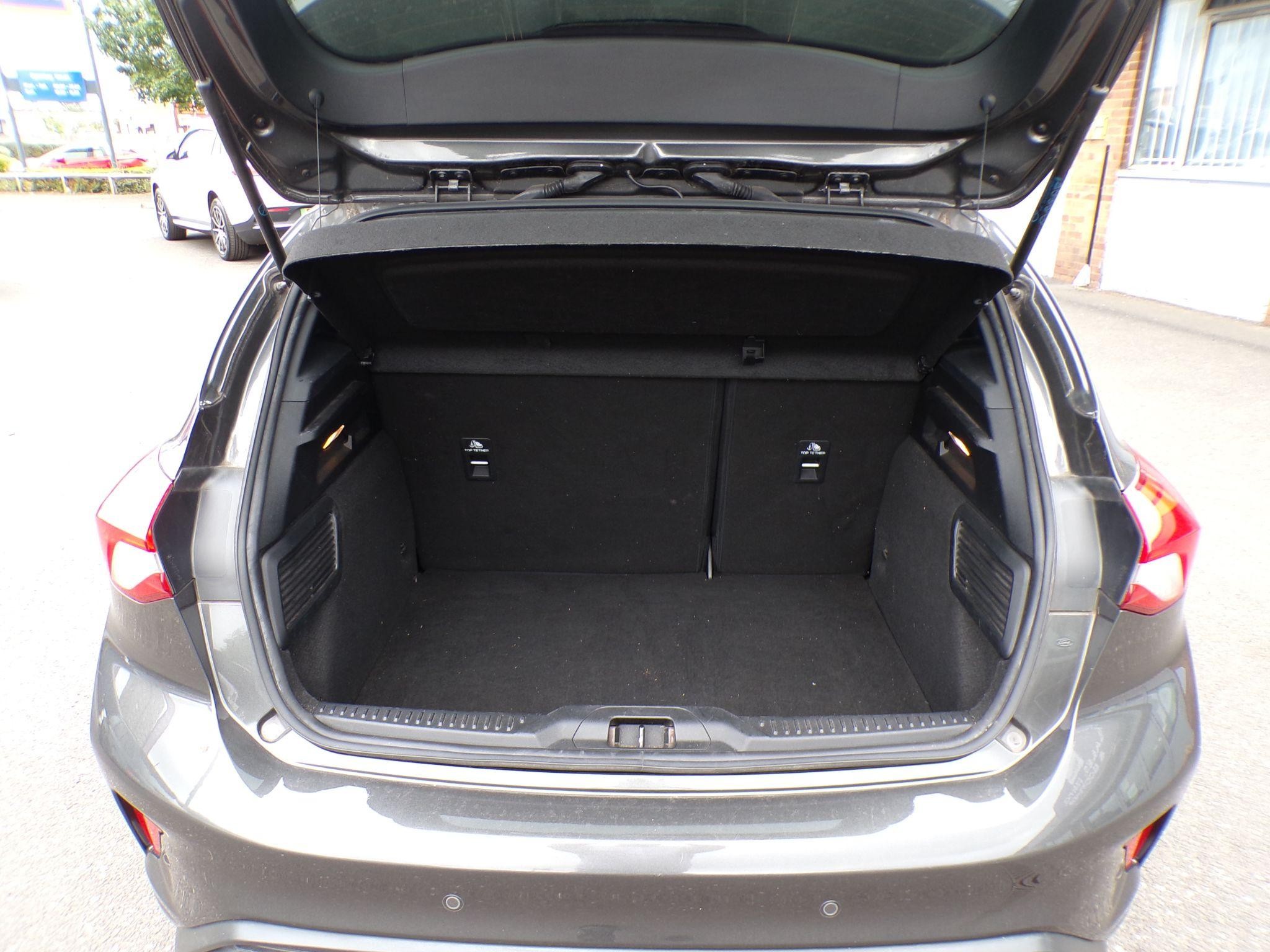 Ford Focus Image 9