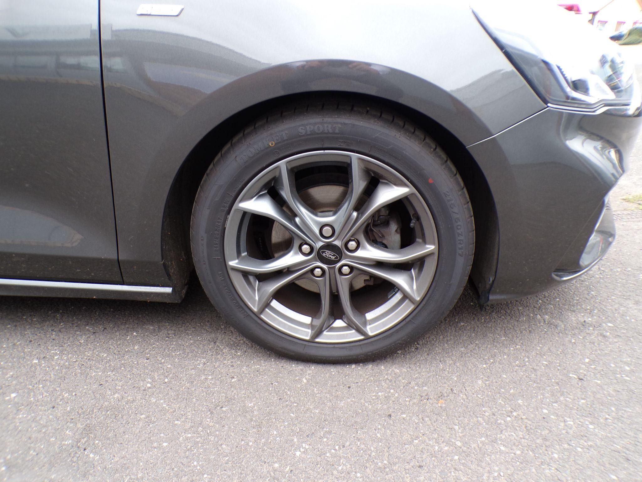 Ford Focus Image 11