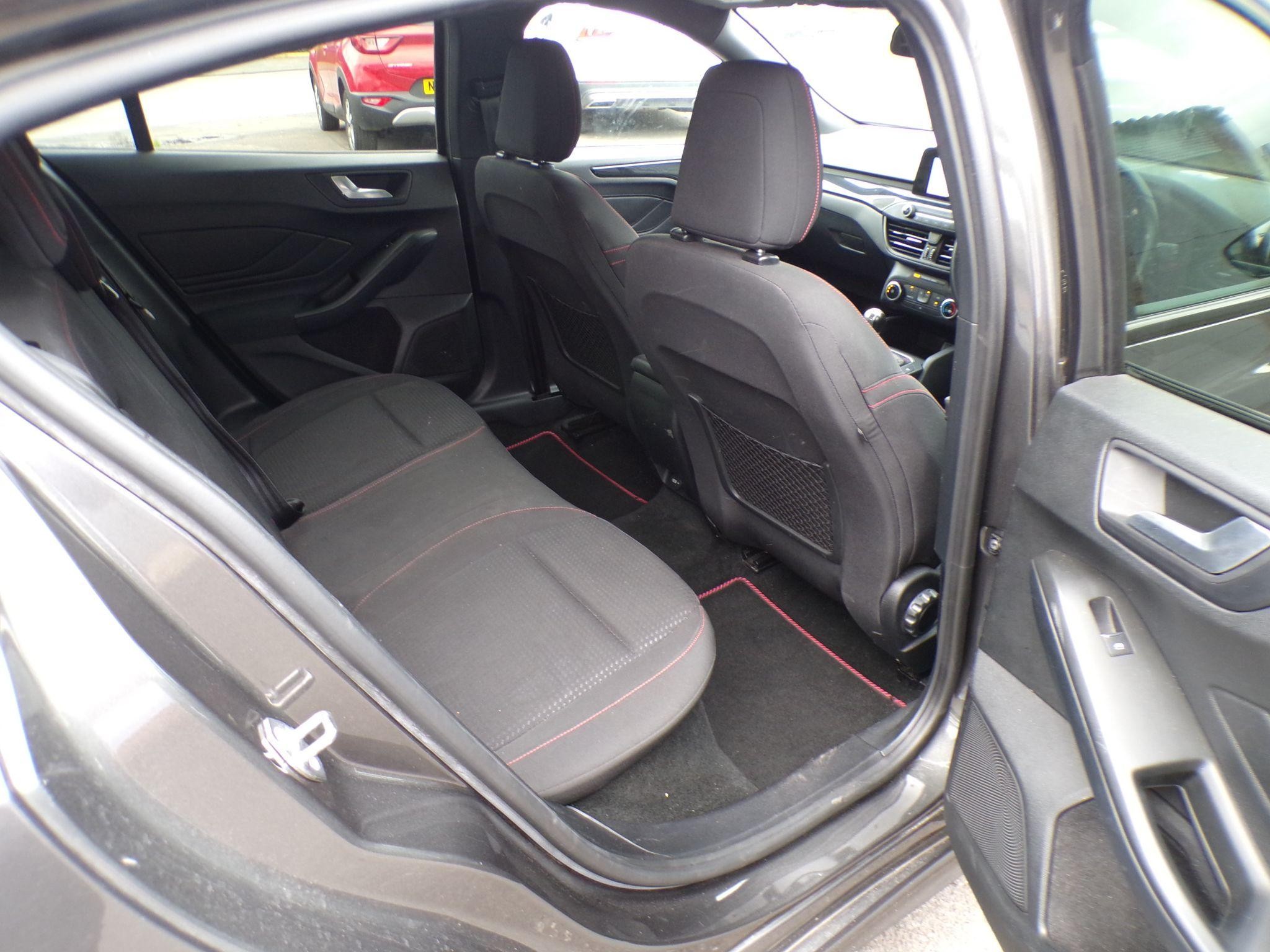 Ford Focus Image 13