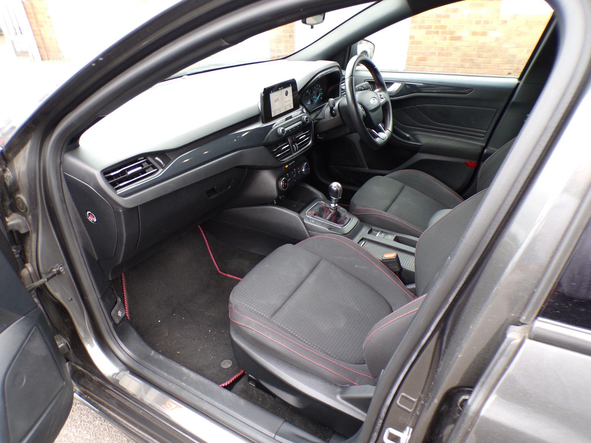 Ford Focus Image 14