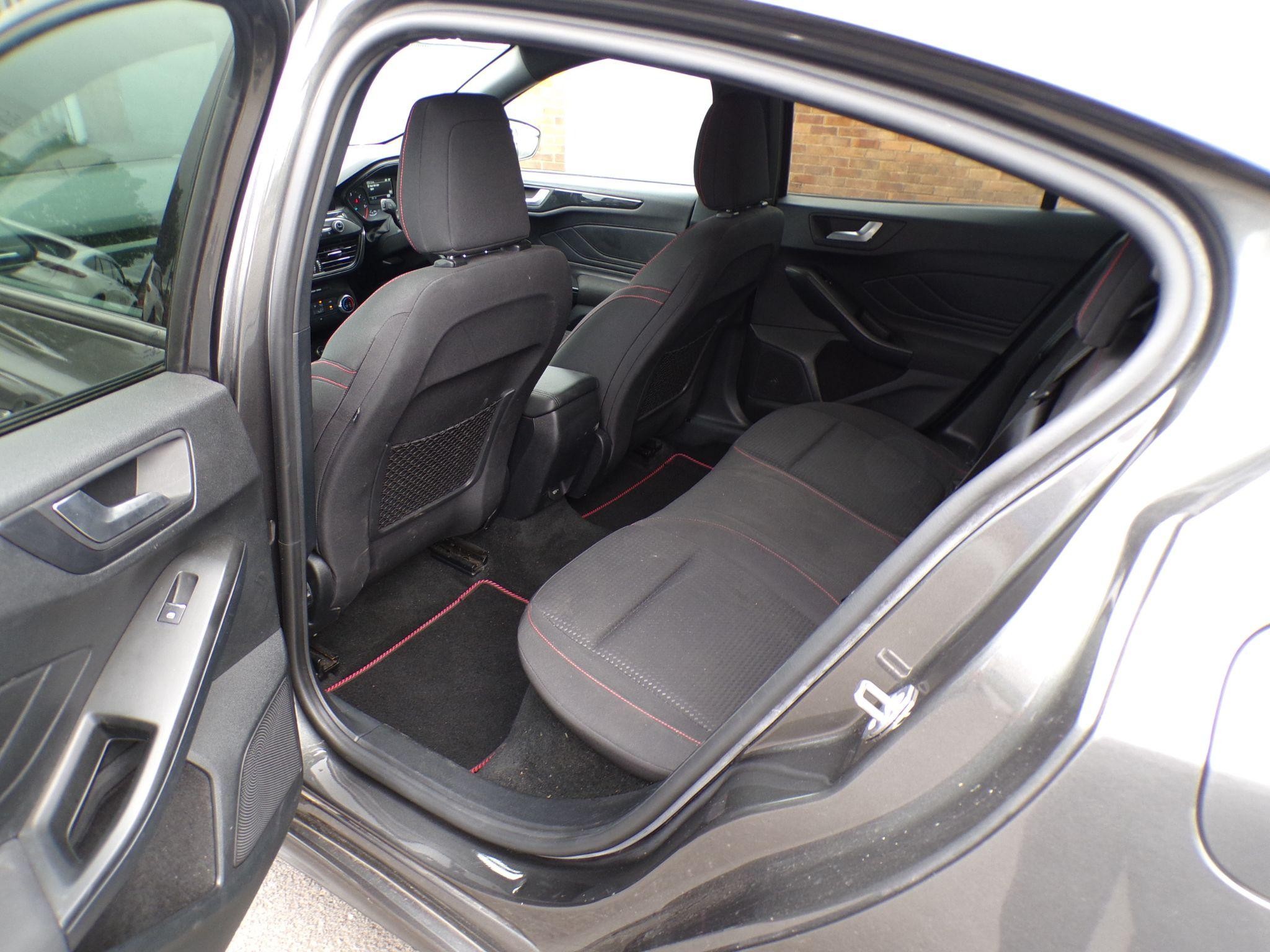 Ford Focus Image 15
