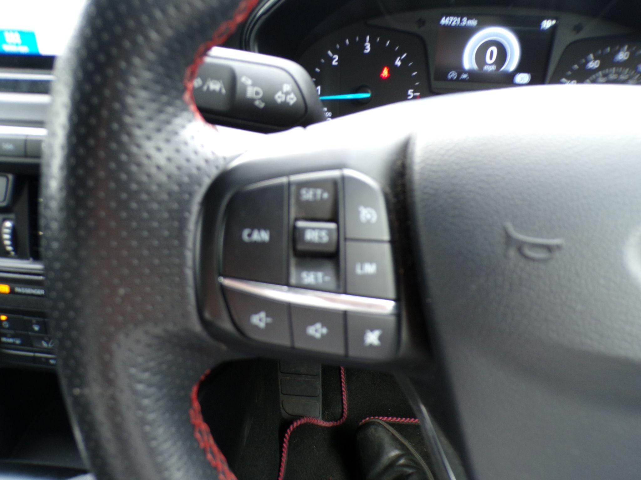 Ford Focus Image 25