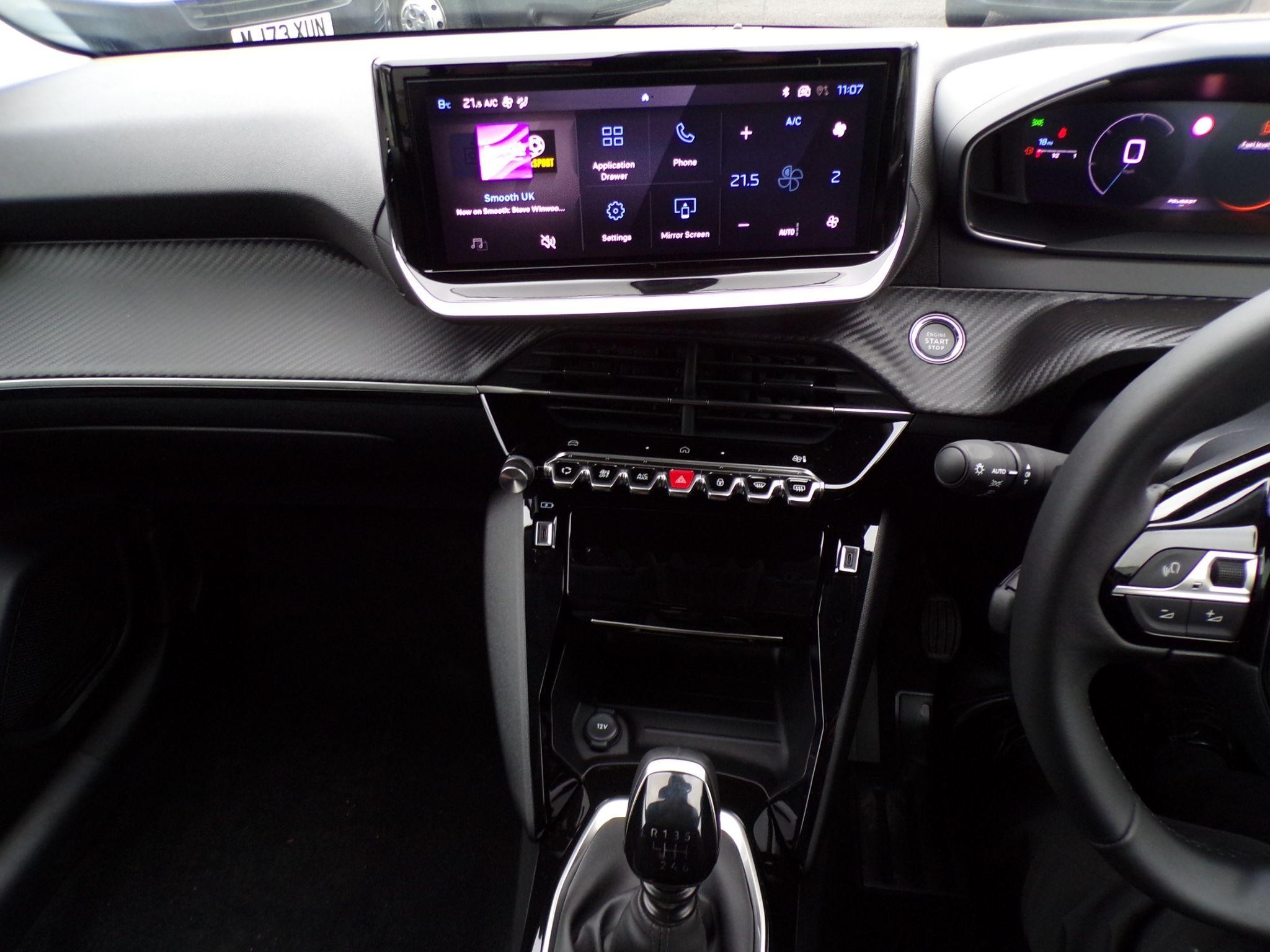 Peugeot 208 Image 13