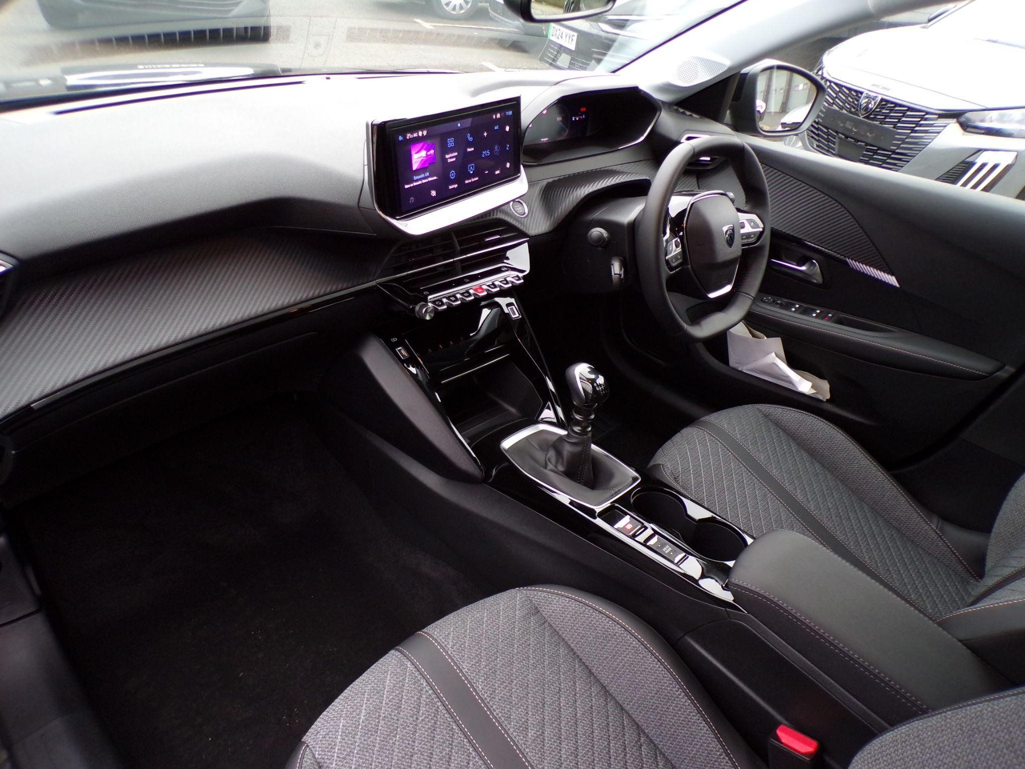 Peugeot 208 Image 15